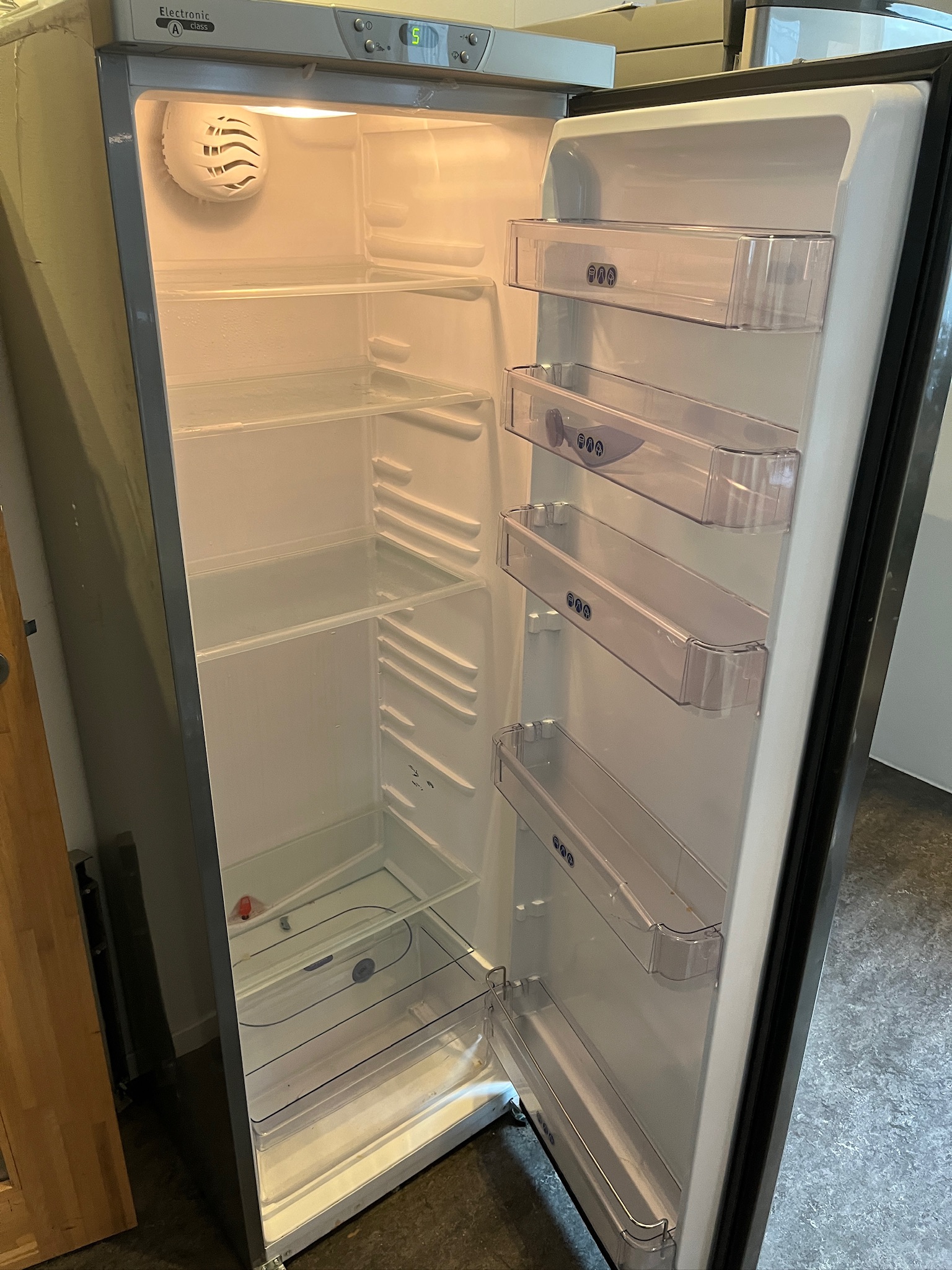 SELT / SOLD Whirlpool kæliskápur - H180sm. 3
