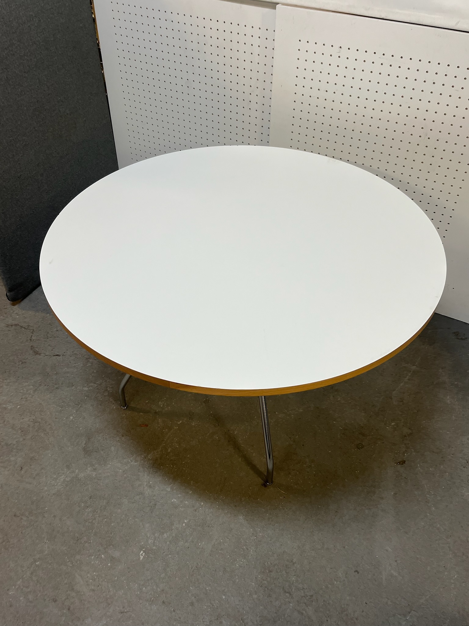 SELT / SOLD Hringborð, Ø120 sm. 3