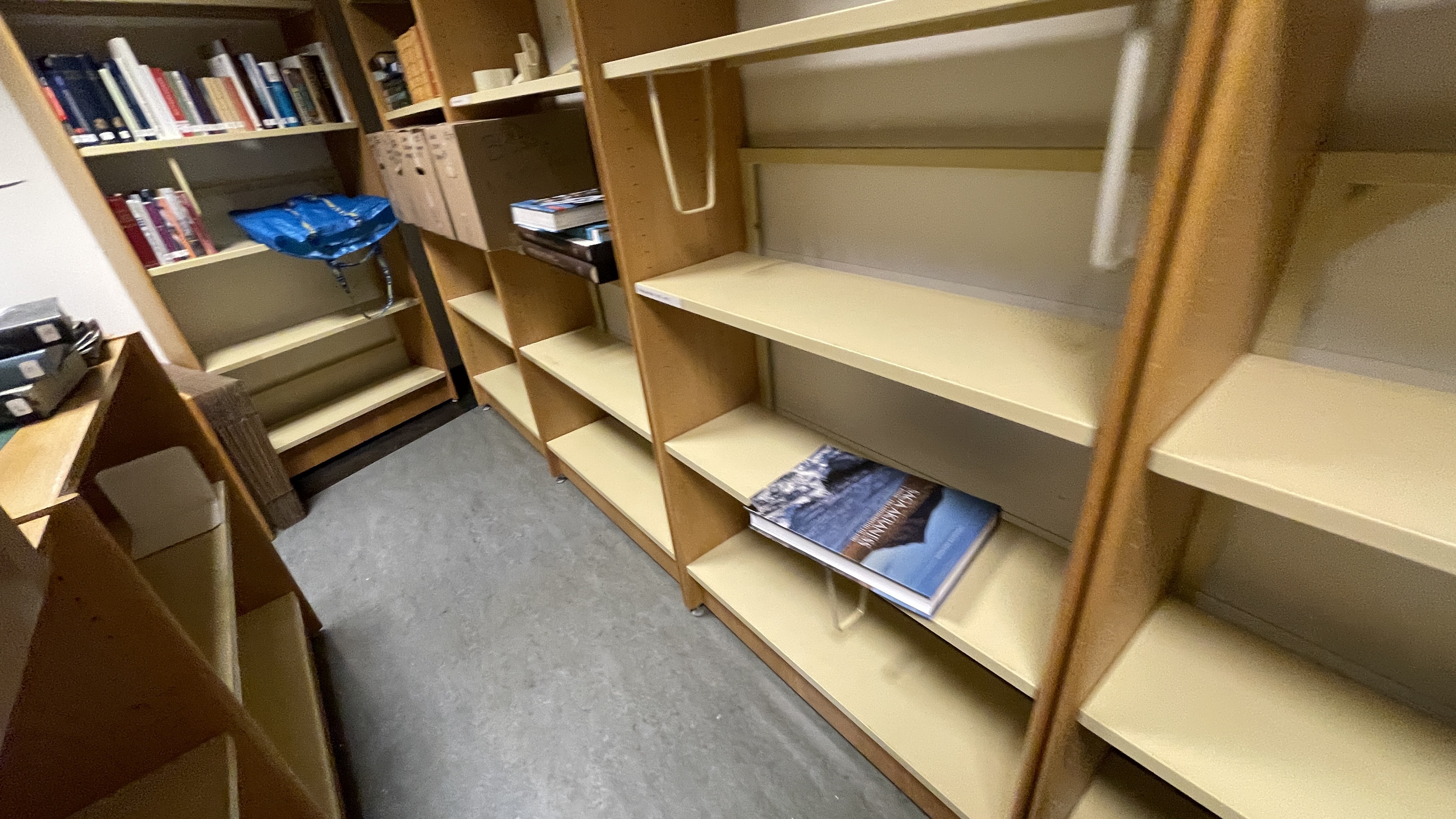 SELT / SOLD Bókahillur sterkbyggðar, H220 x B90 - um 25 lengdarmetrar til - 7
