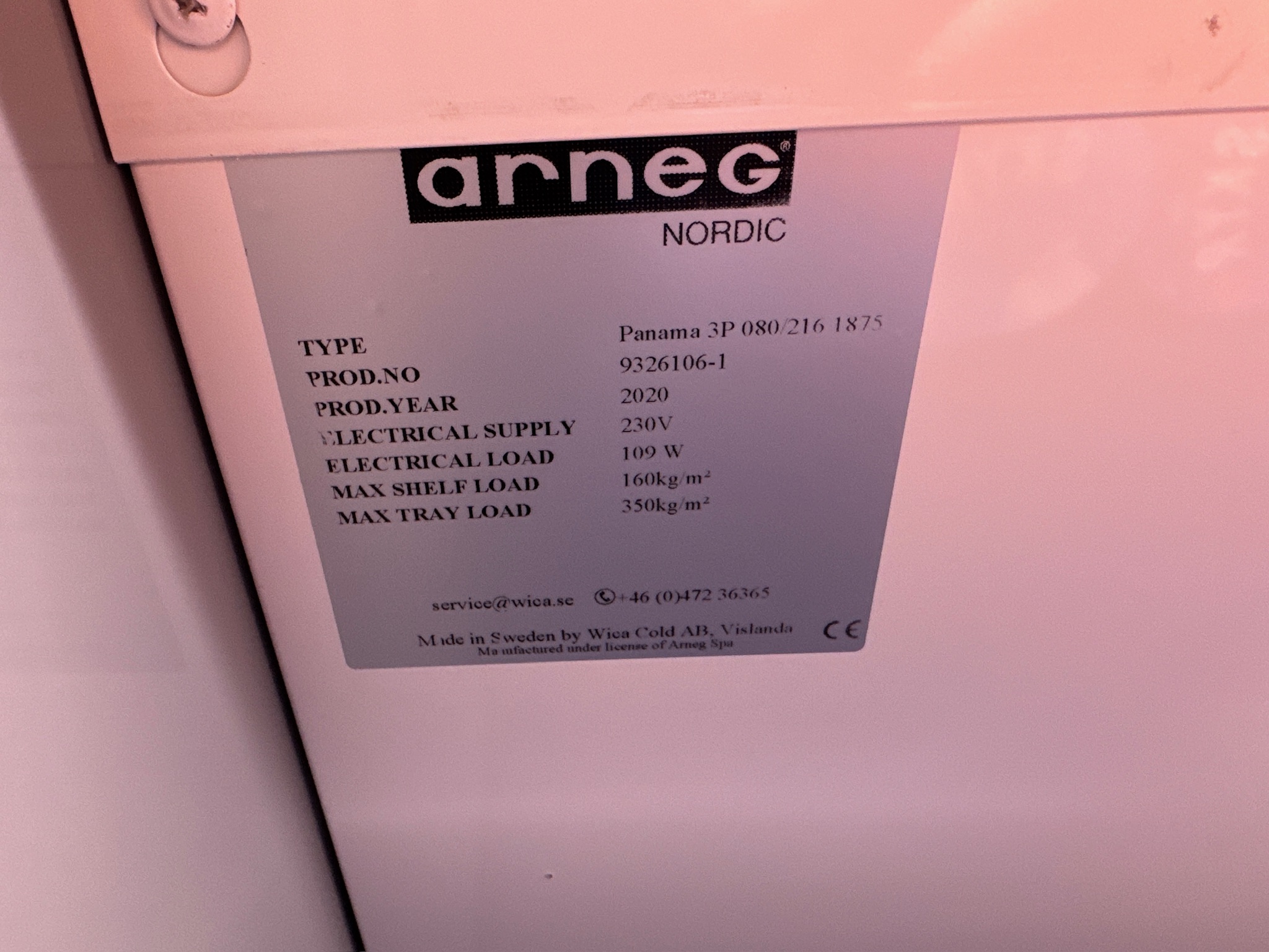 SELT / SOLD Arneg opinn kæliskápur, H218xB321xD84sm. 8