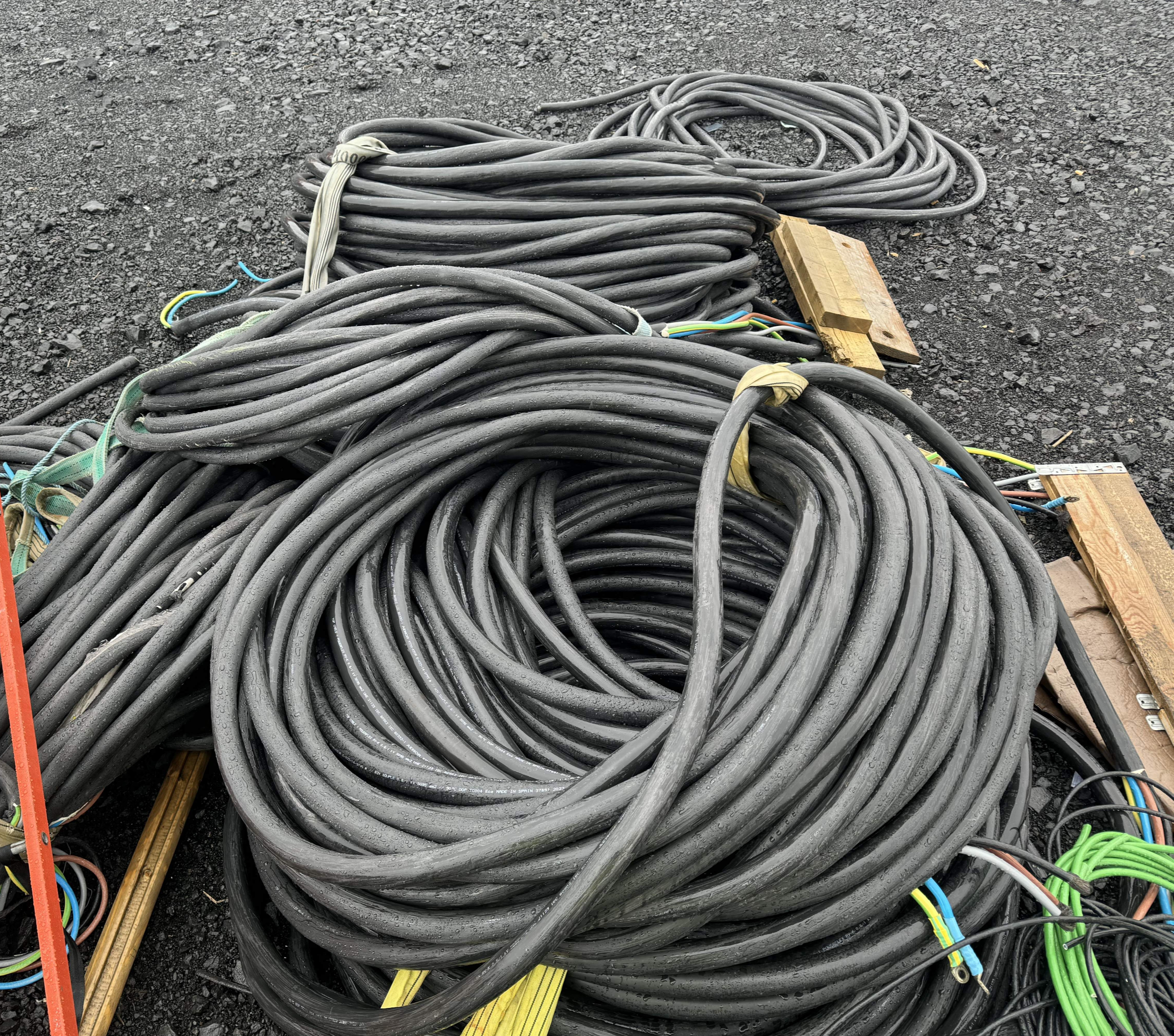 SELT / SOLD - Rafmagnskaplar -
