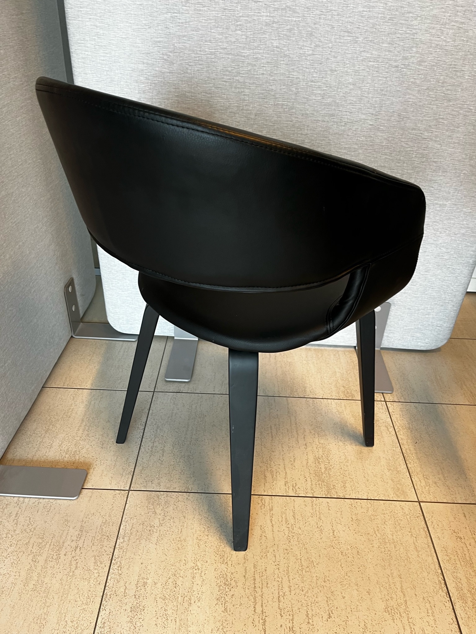 SELT / SOLD Flottir borðstofustólar - leður (14 stk.) 4