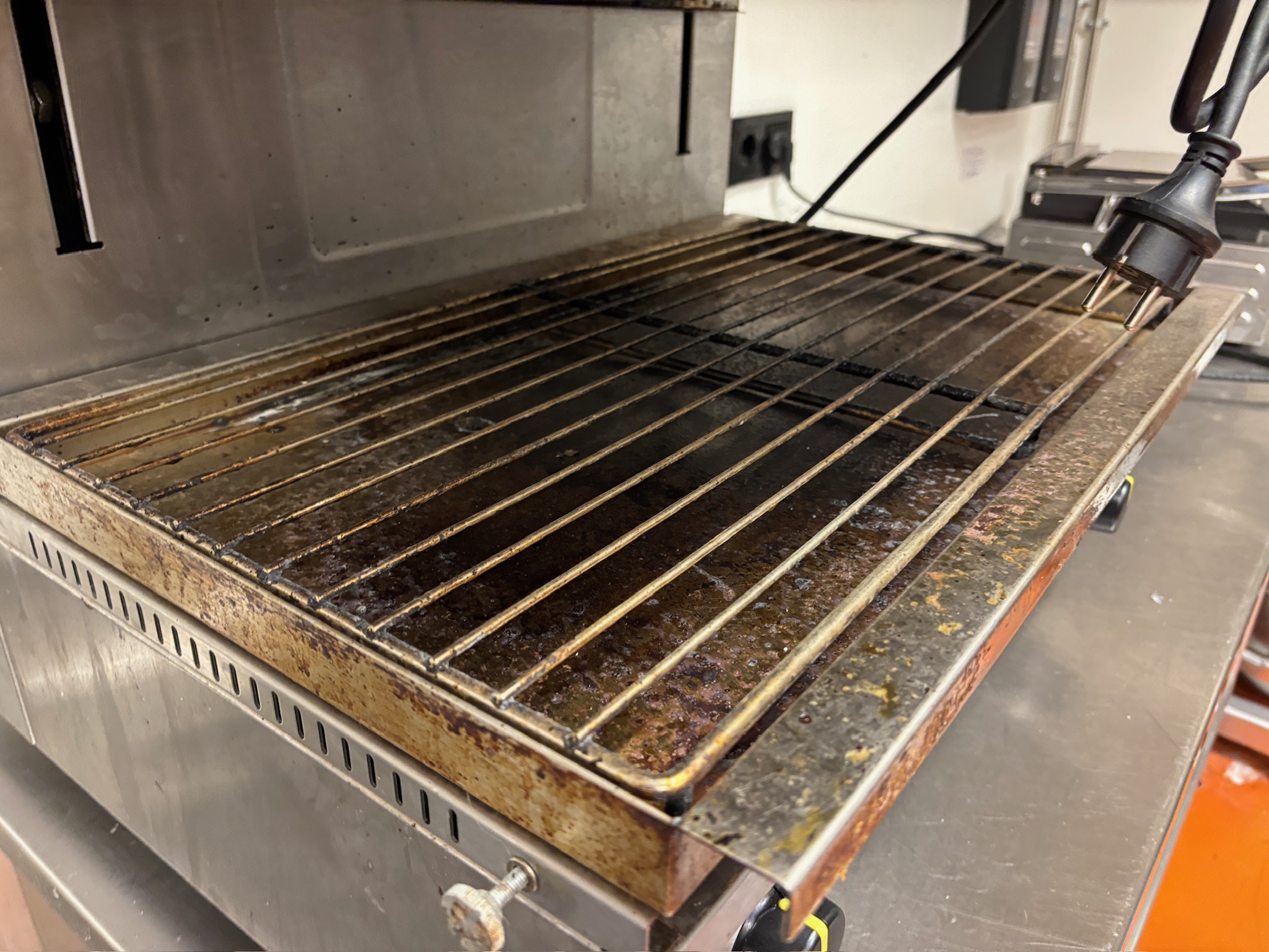SELT / SOLD Hendi salamander grill 7