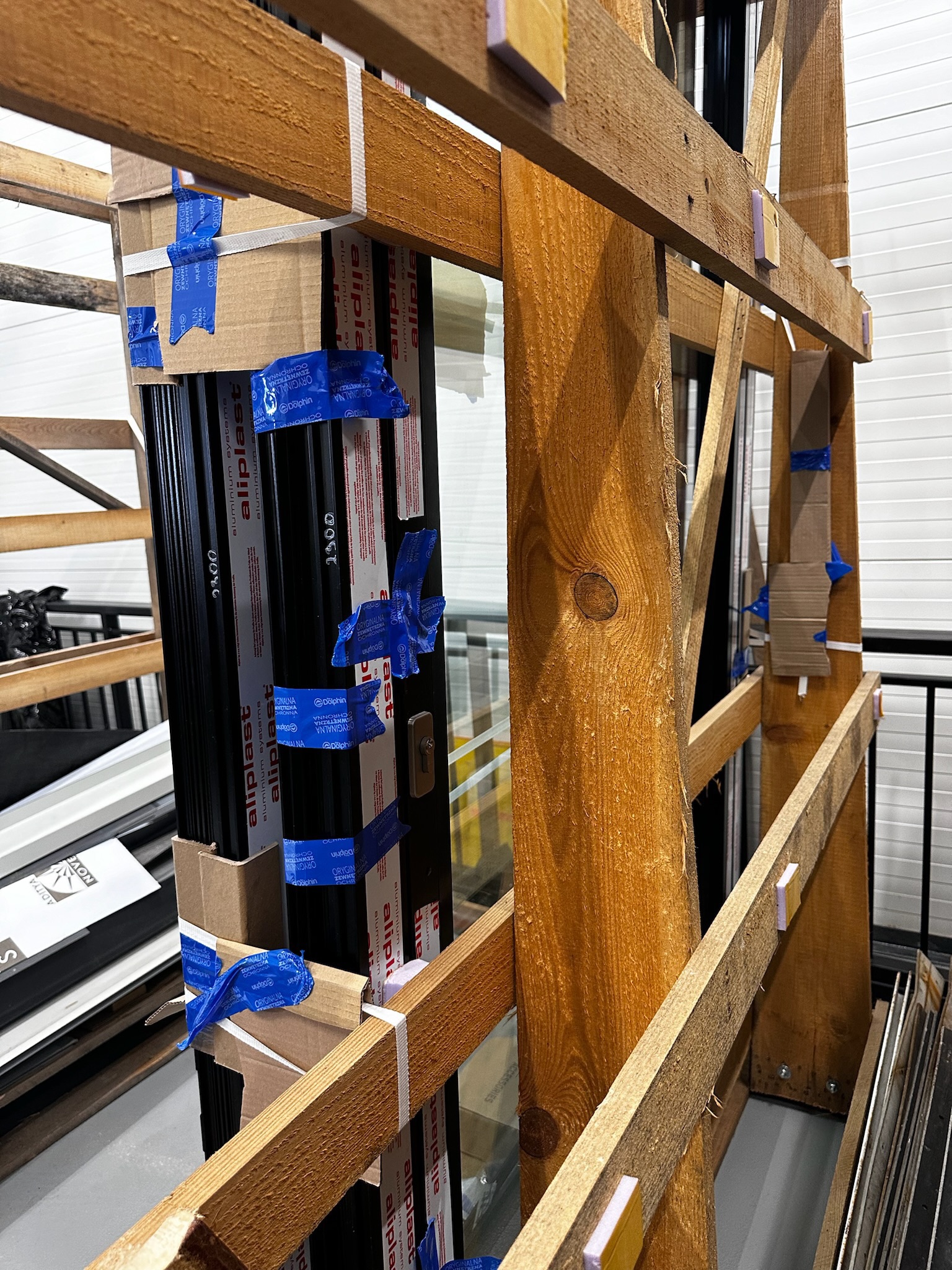 SELT / SOLD Ný glerhurð - útihurð í álramma, H230 x B136 x Þykkt 8 sm. 4