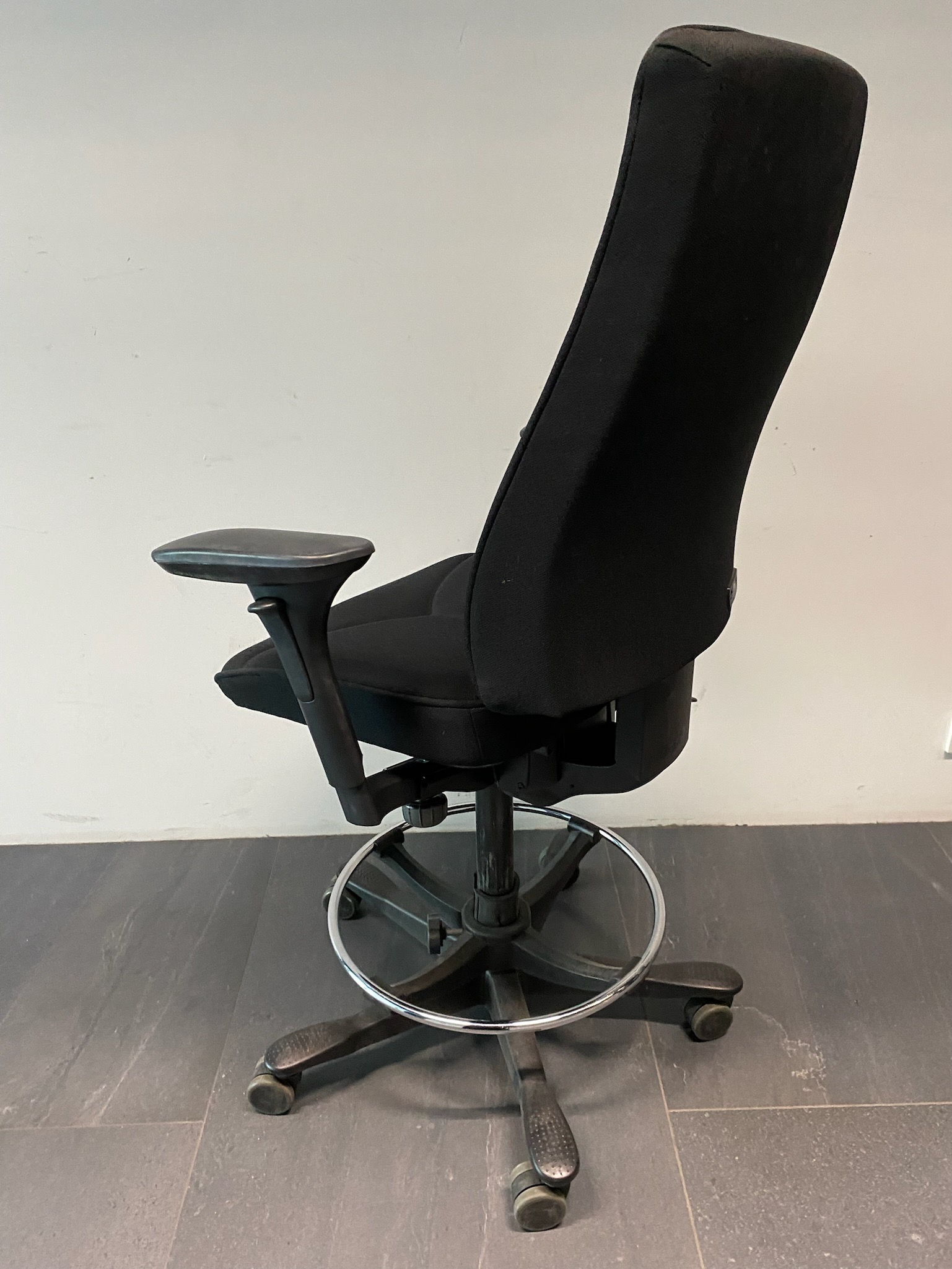 SELT / SOLD Kinnarps hástóll frá Pennanum 3