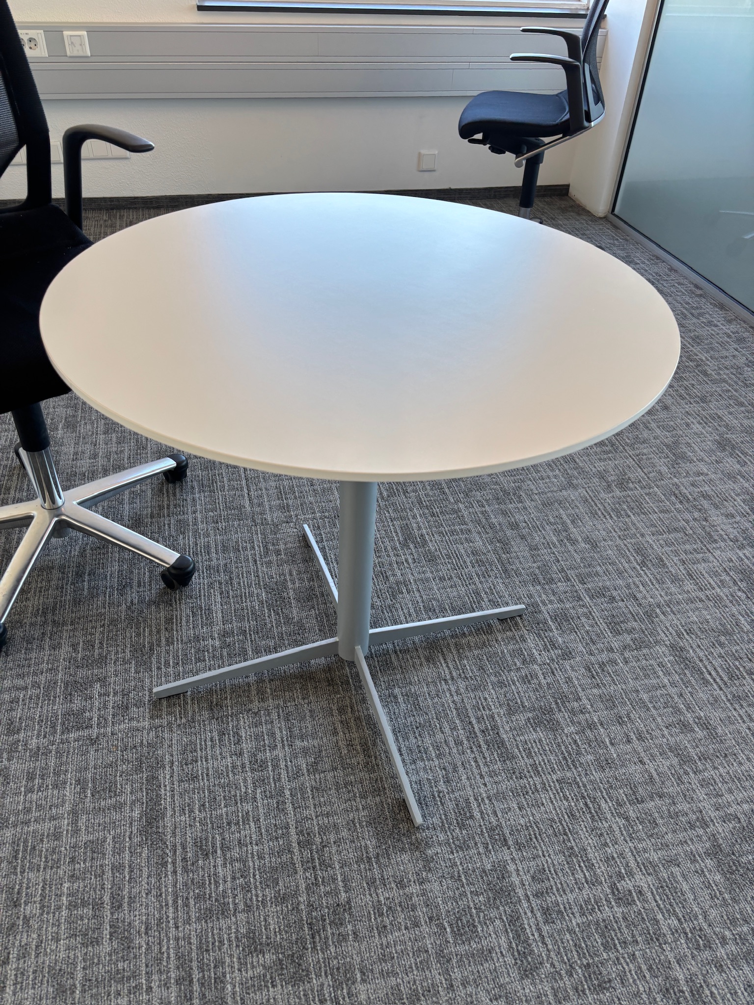 SELT / SOLD Hringborð, Ø80xH73sm.