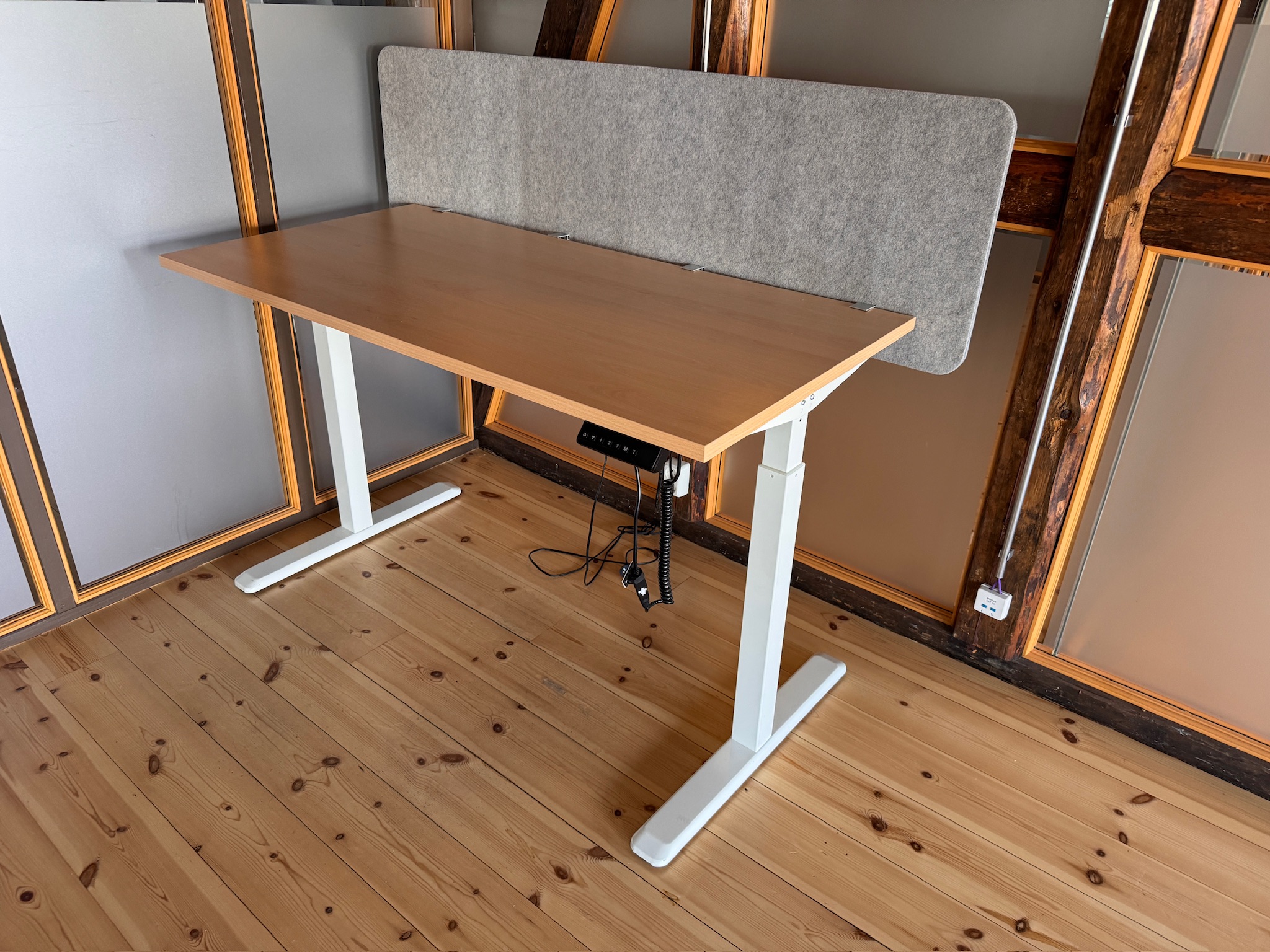 SELT / SOLD Rafmagnsborð með minnisstillingum frá Hirzlunni