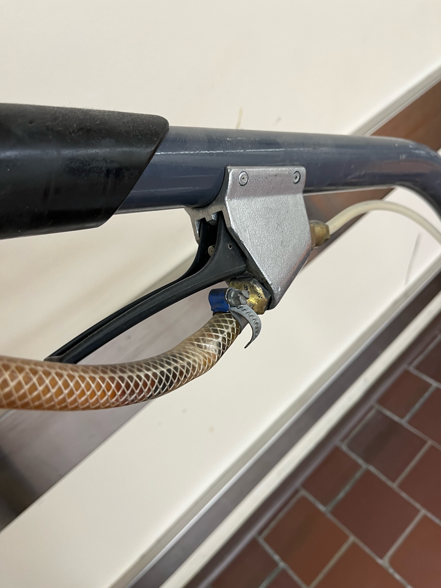 SELT / SOLD Taski AQ 20 skúringarvagn 12