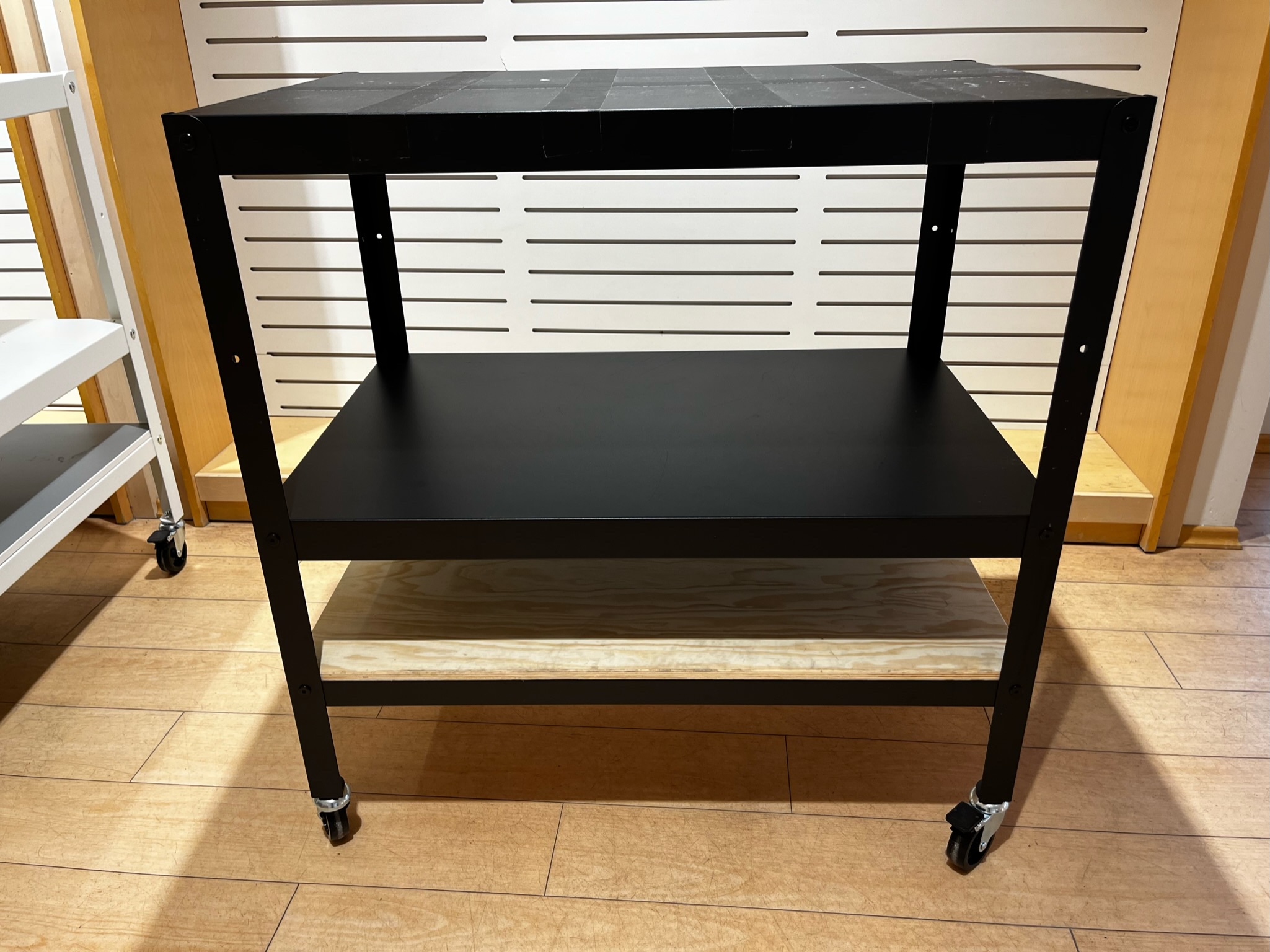 SELT / SOLD - Vinnuborð á hjólum 3