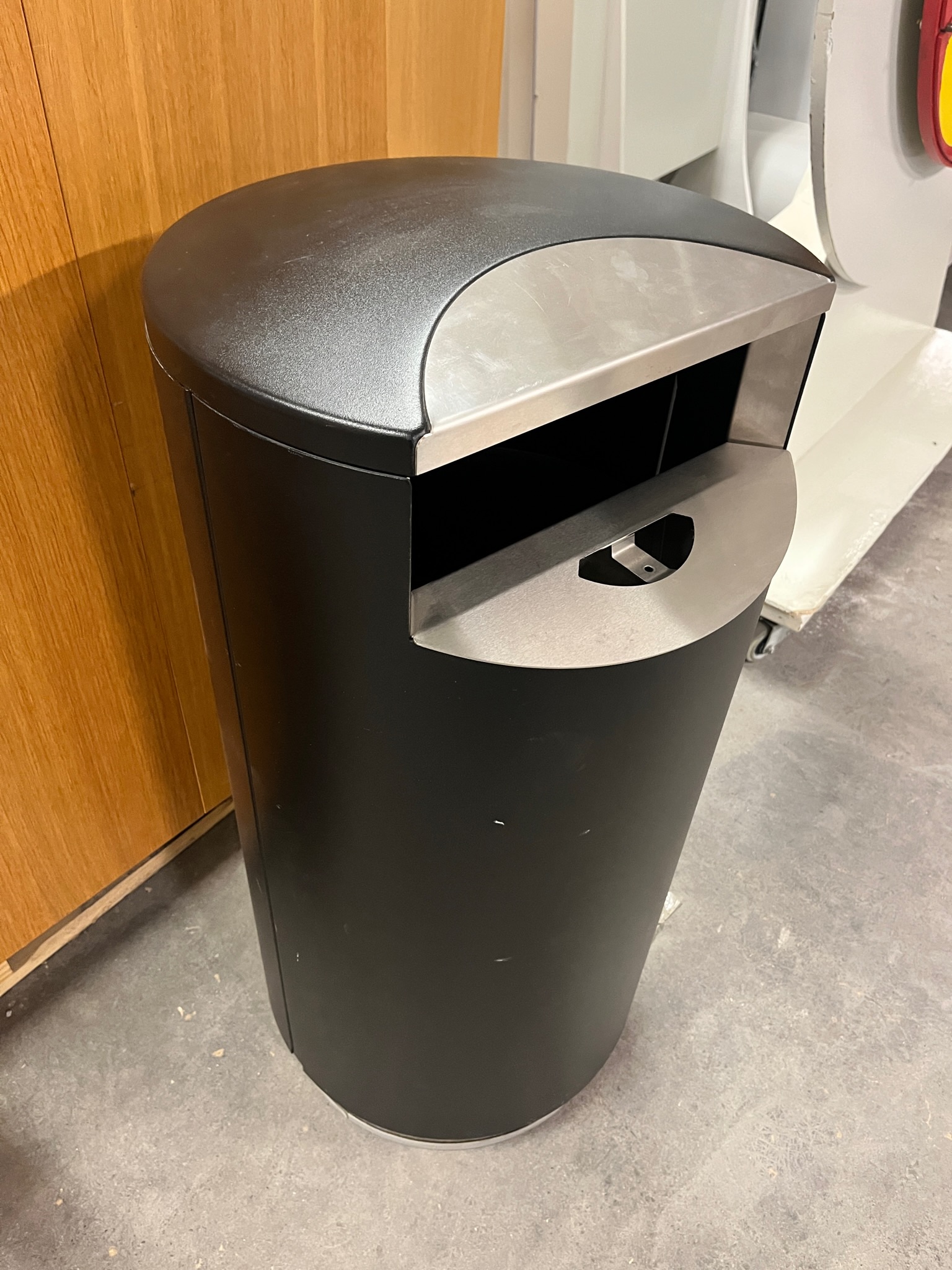 SELT / SOLD Finbin rusl (Útitunna) ónotuð - 100L 2