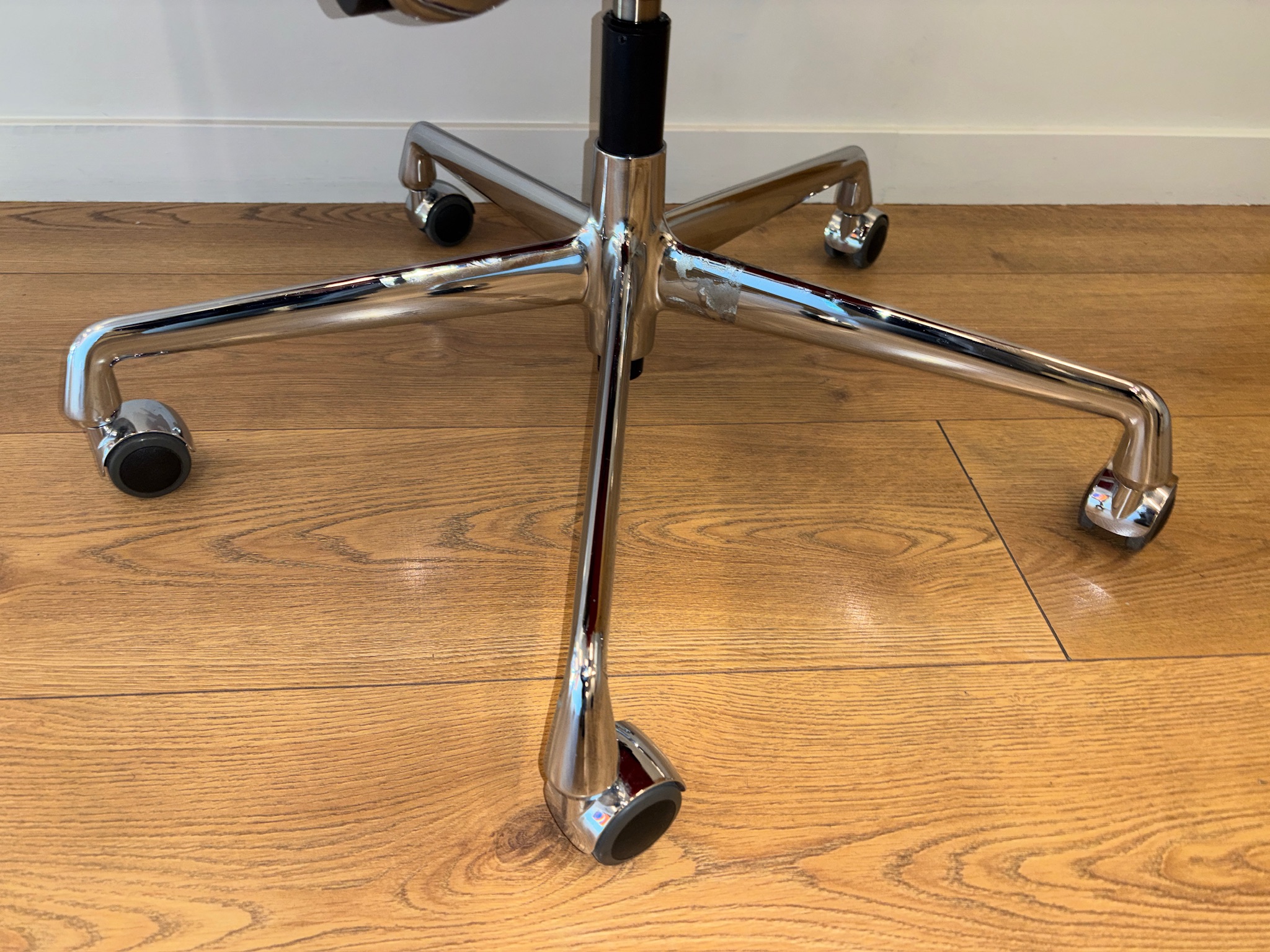 SELT / SOLD Vitra fundarstóll frá Pennanum 10