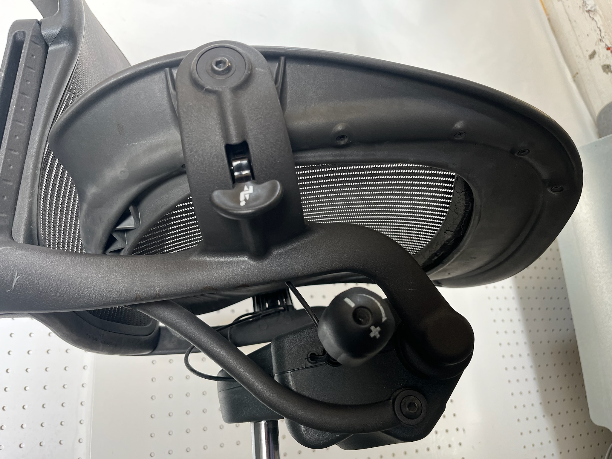 SELT / SOLD Herman Miller Aeron, B stærð 6