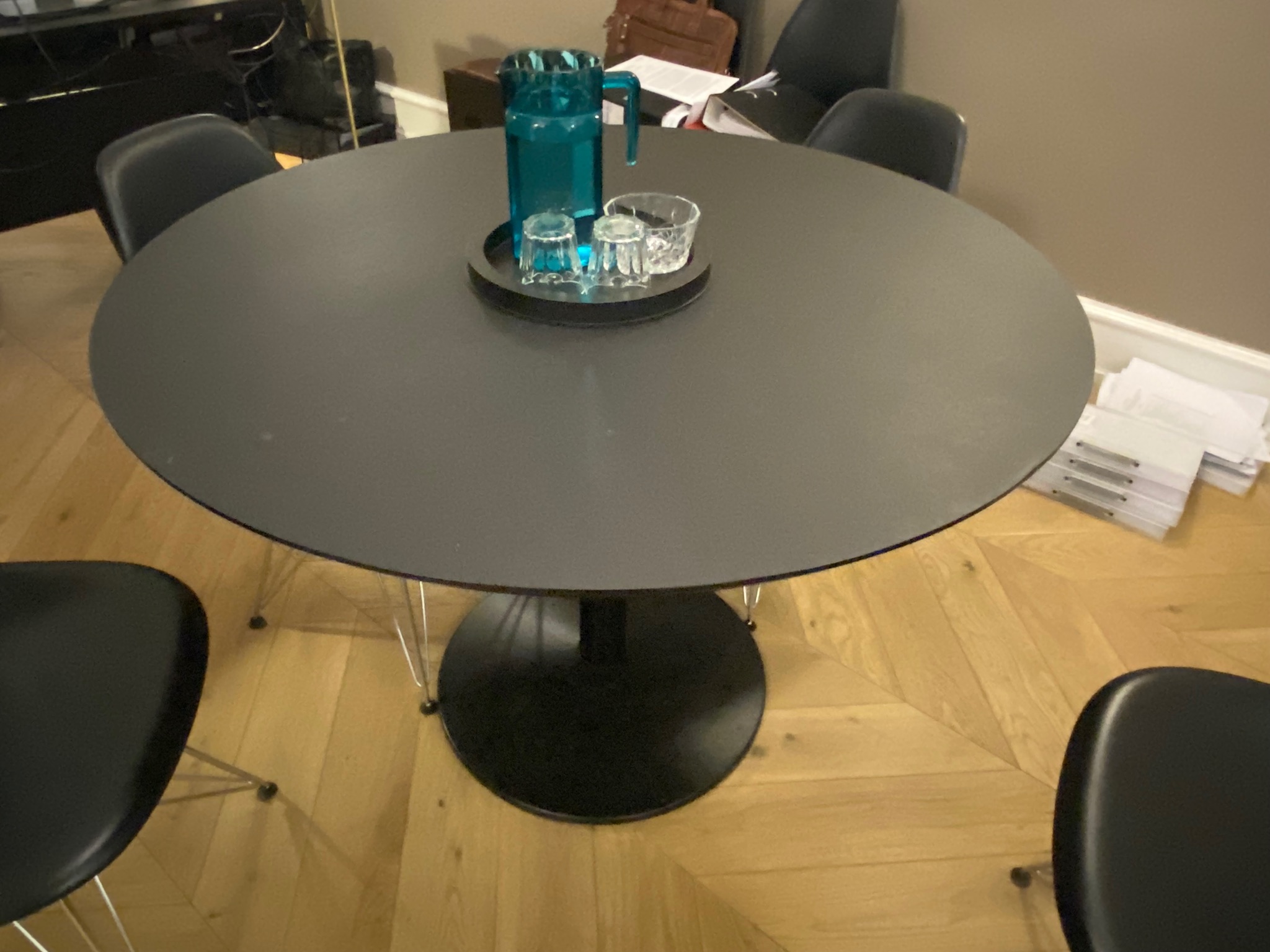 SELT / SOLD Dencon hringborð frá Pennanum, 110sm. (2020)