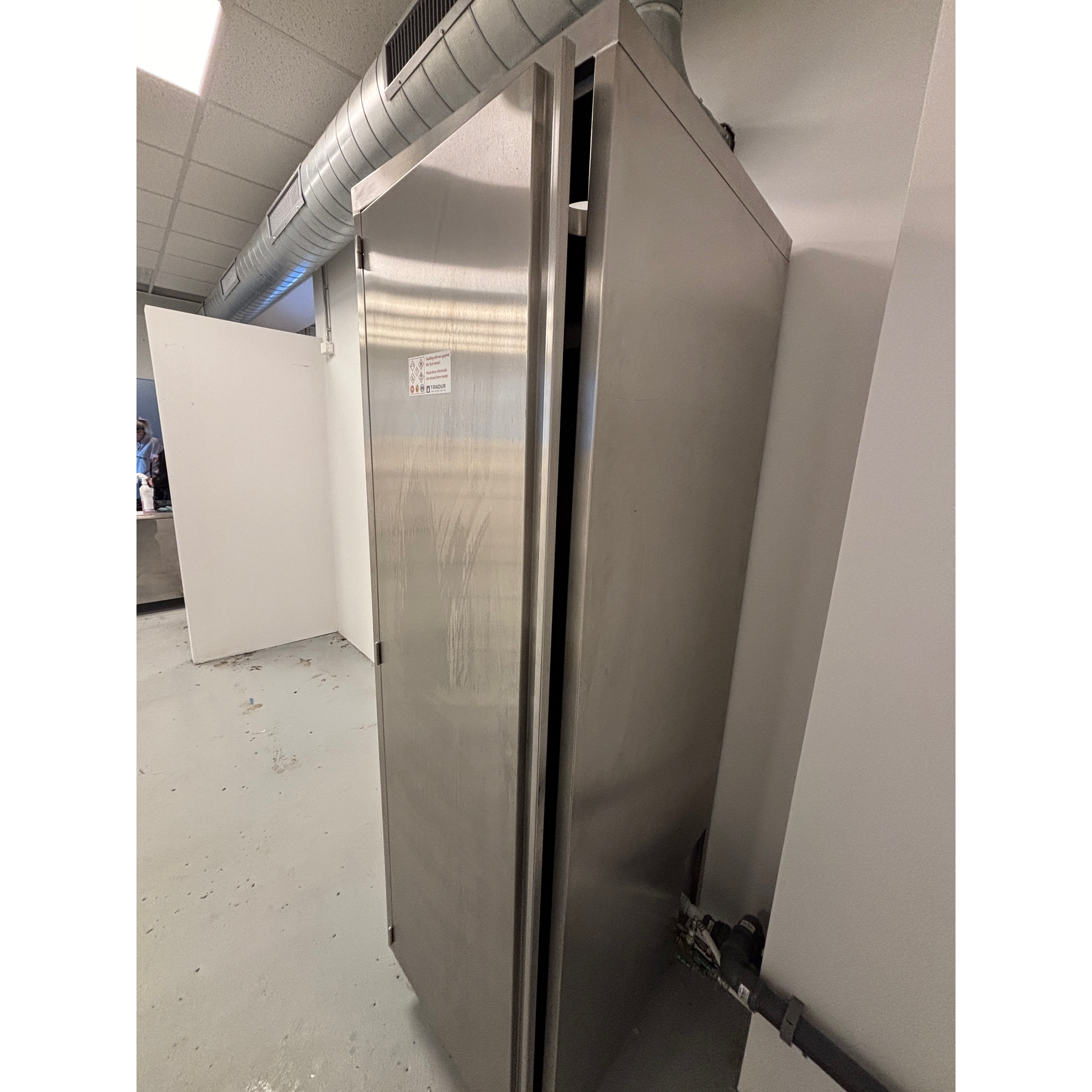 SELT / SOLD Vitrum ræstiskápur frá BV, H200xB60sm. - Vestmannaeyjar