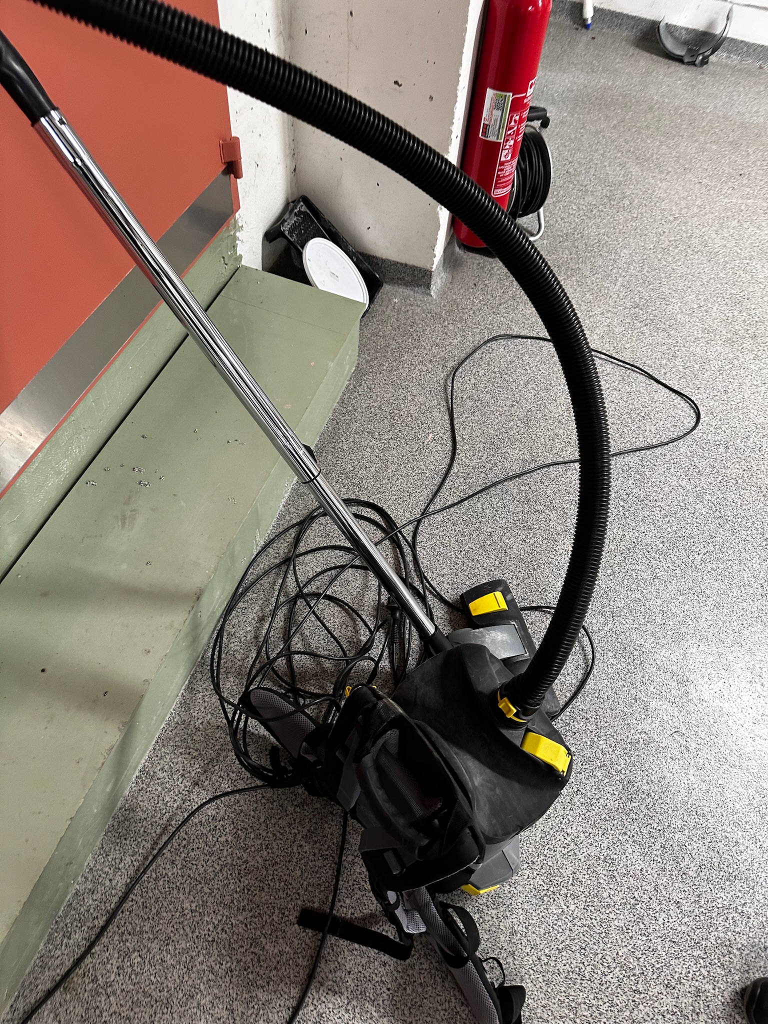 SELT / SOLD Kärcher ryksuga á bak 7