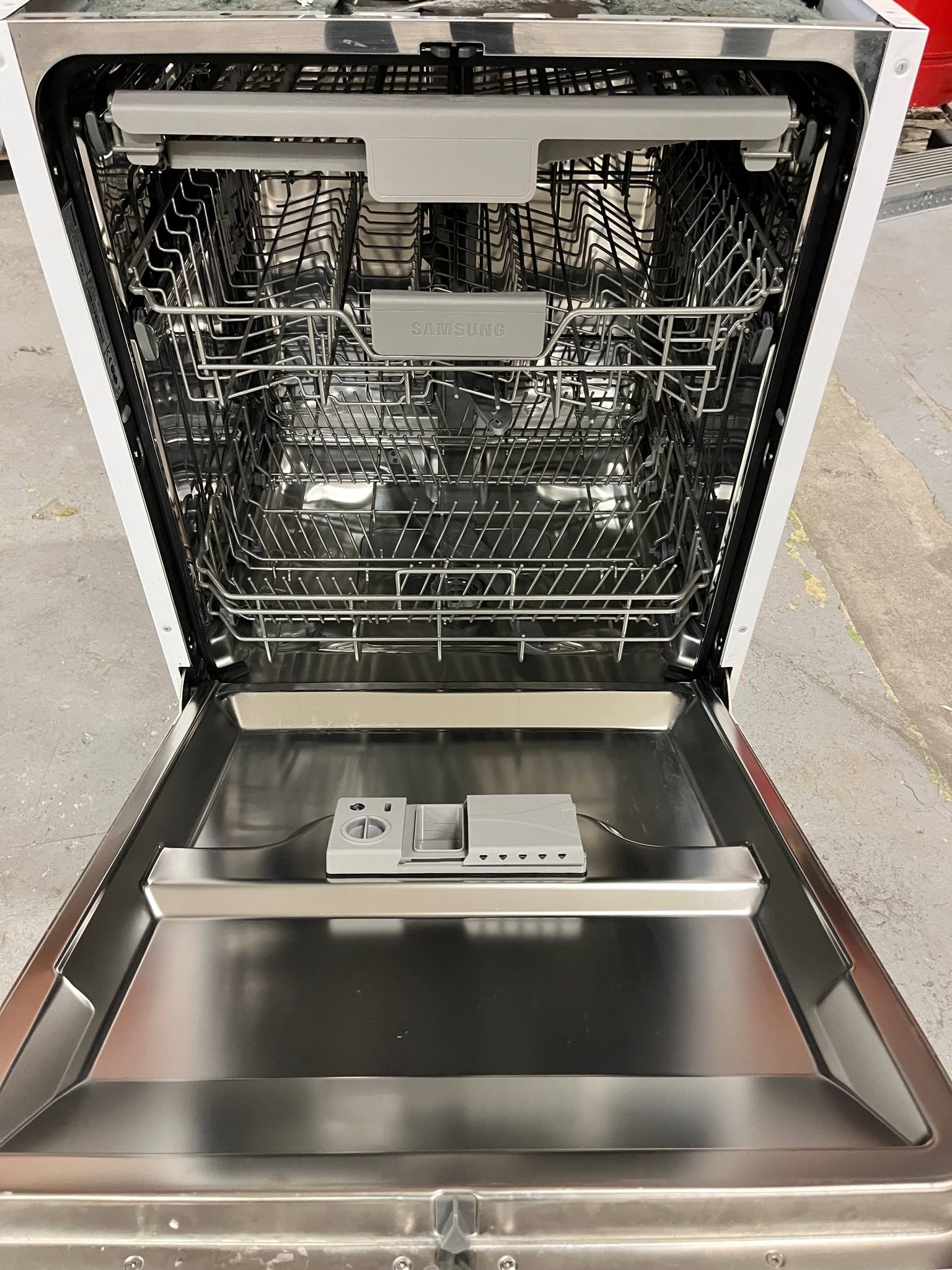 SELT / SOLD Nýleg Samsung uppþvottavél 60 sm 3