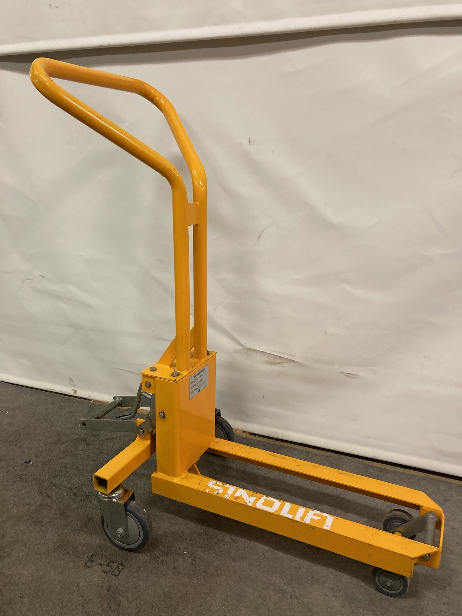 SELT / SOLD Lifter 1/4 Pallettjakkur 2