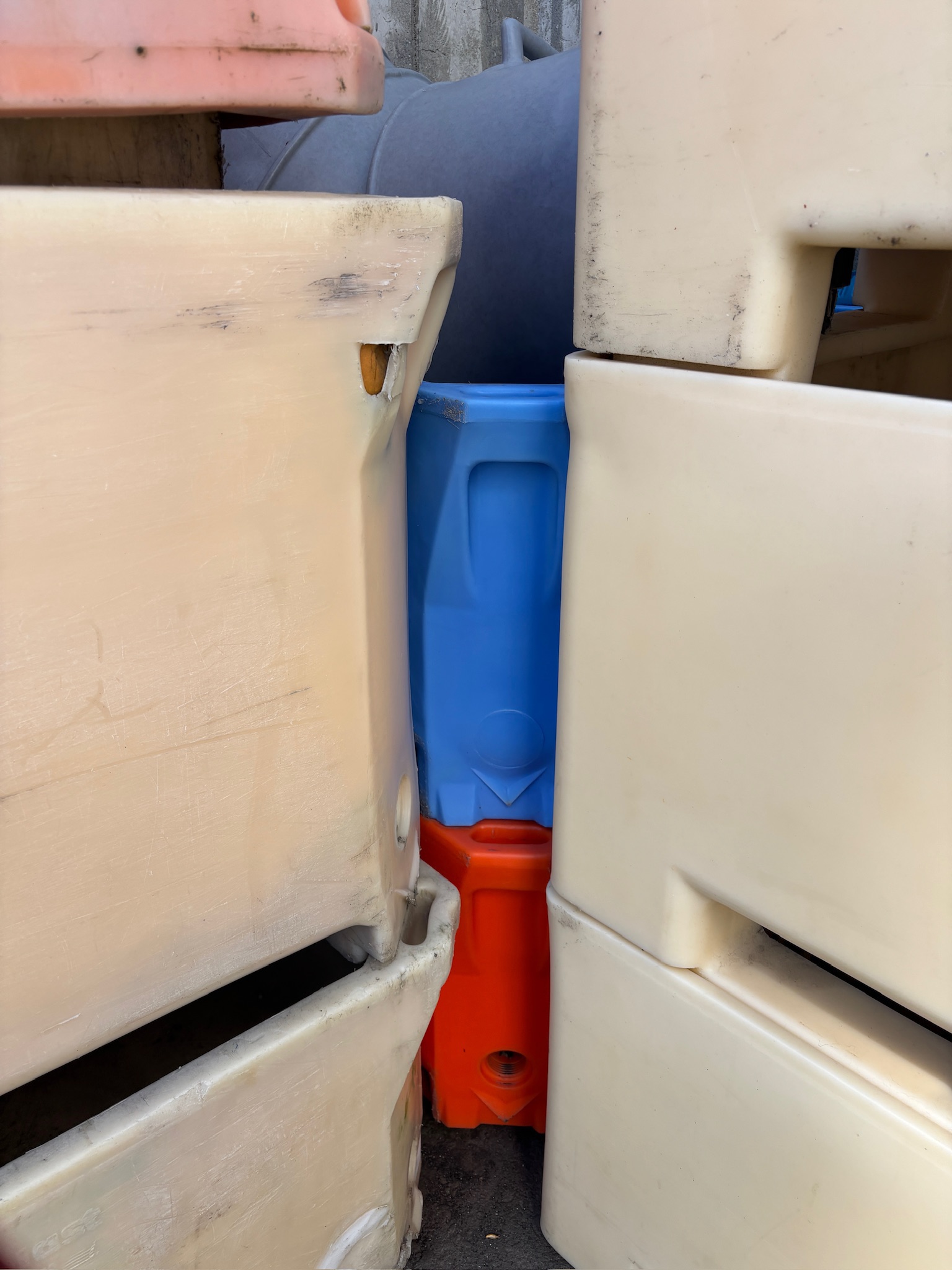 SELT / SOLD Ker frá Sæplast, 350L (3 stk.) 13