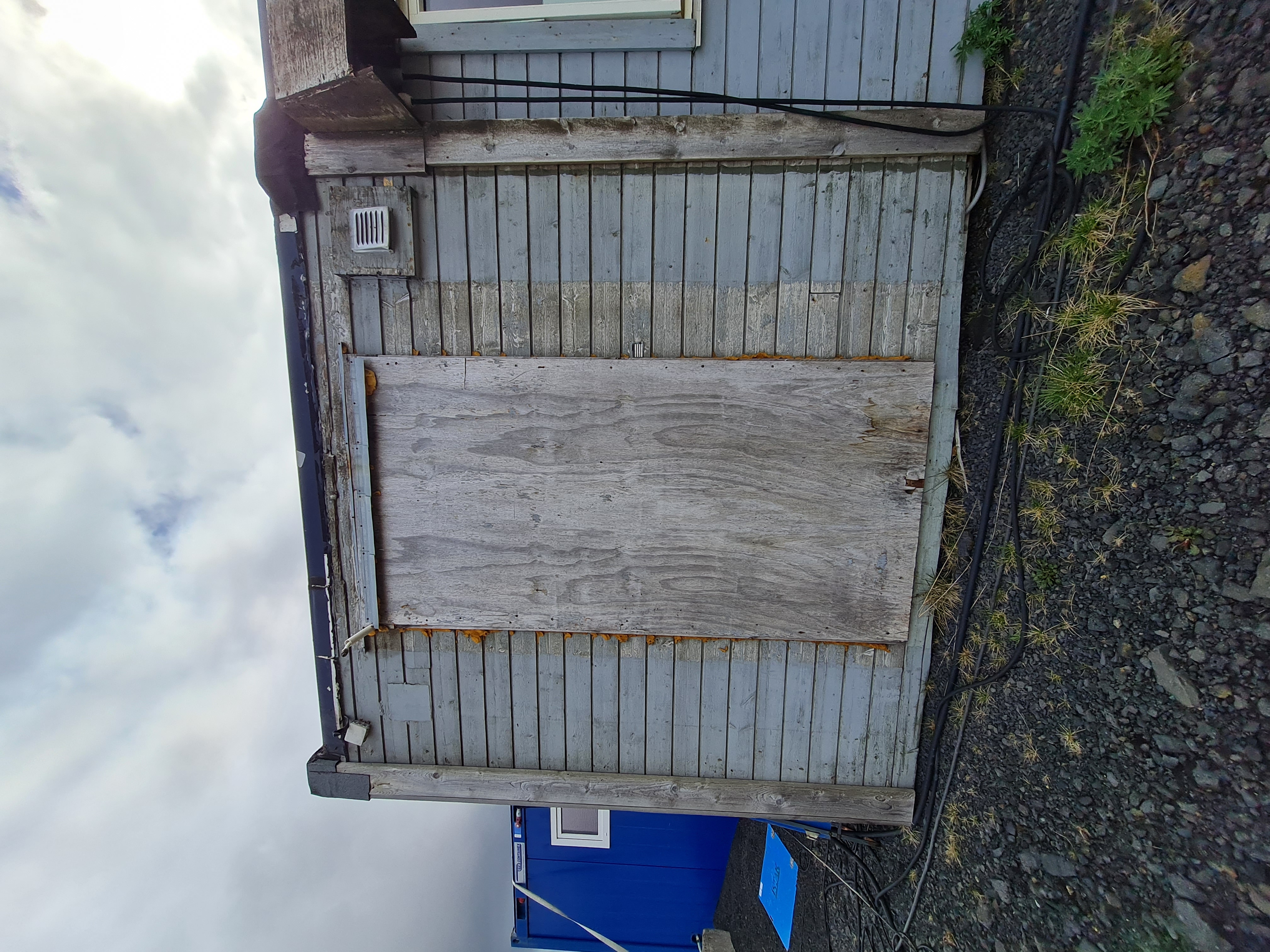 SELT / SOLD Smáhýsi Airport Nr. 04 - 27 fm.Endahús -tvær útihurðir 3