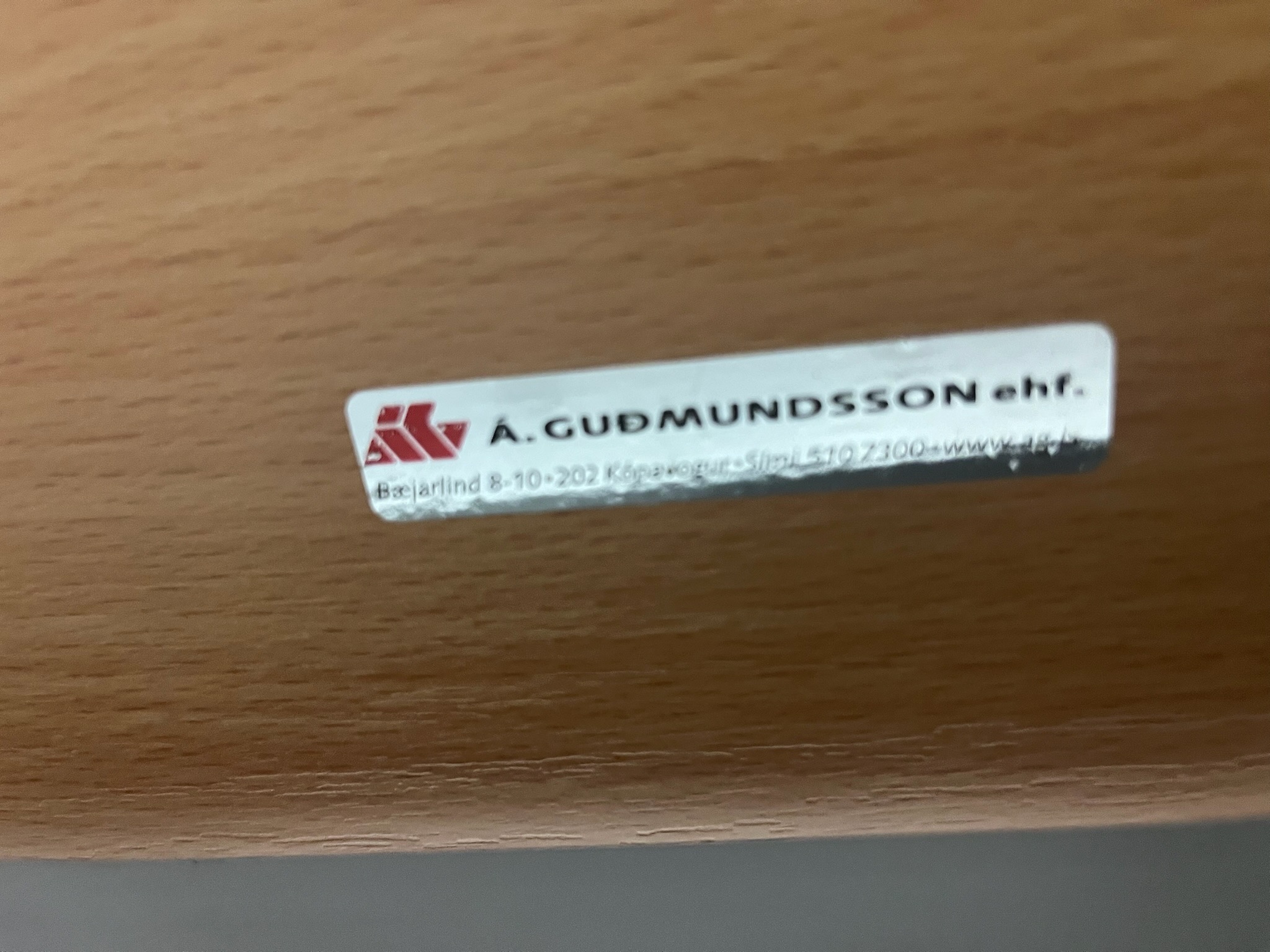 SELT / SOLD Skrifborð frá Á.Guðmundsson, L100 x B60 x H64,5 sm. 4