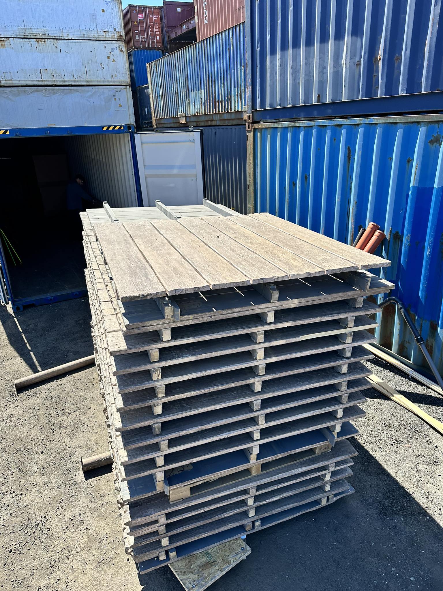 SELT / SOLD Viðargólf massívt úr sýningu 2