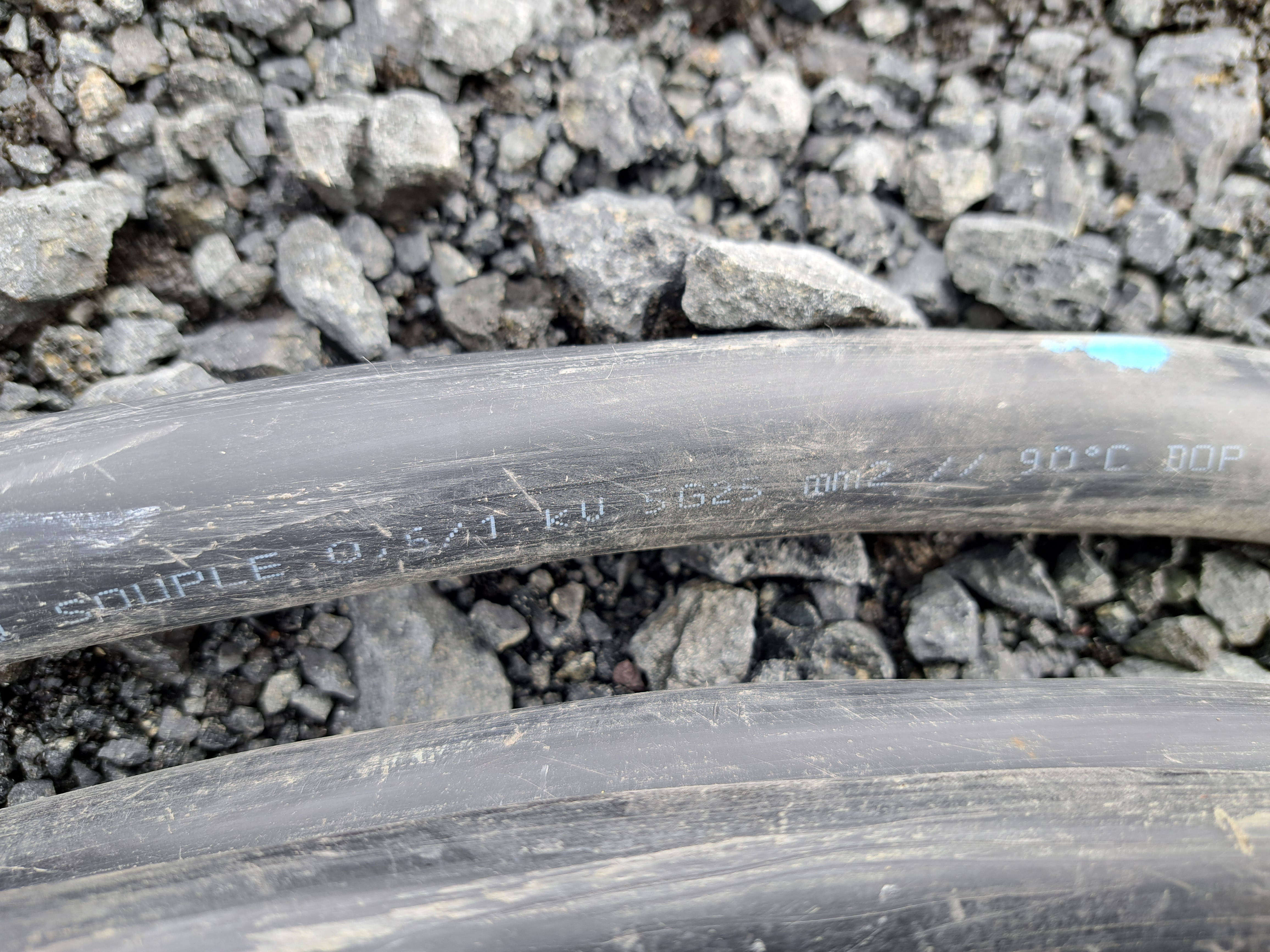SELT / SOLD - Lágspennukapall - jarðstrengur 5x25mm2 Cu – alls 300 metrar 5