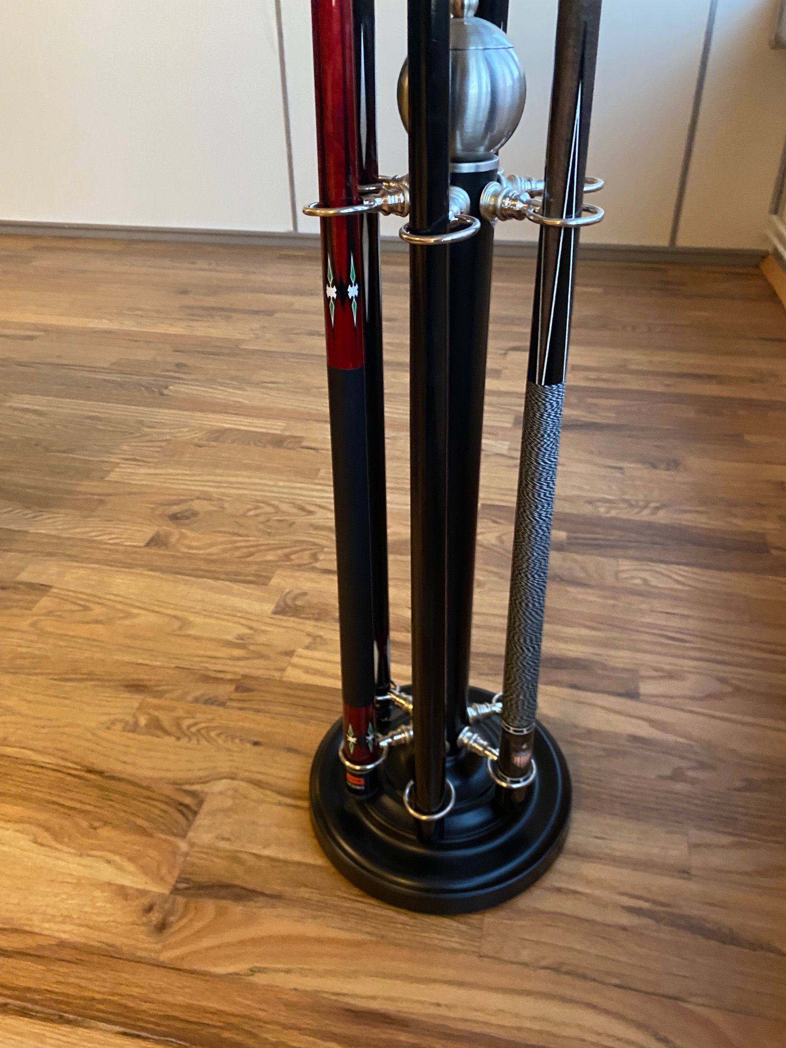 SELT / SOLD Buffalo poolborð - 8 fet - kúlur,2 kjuðar,kjuðastandur 13