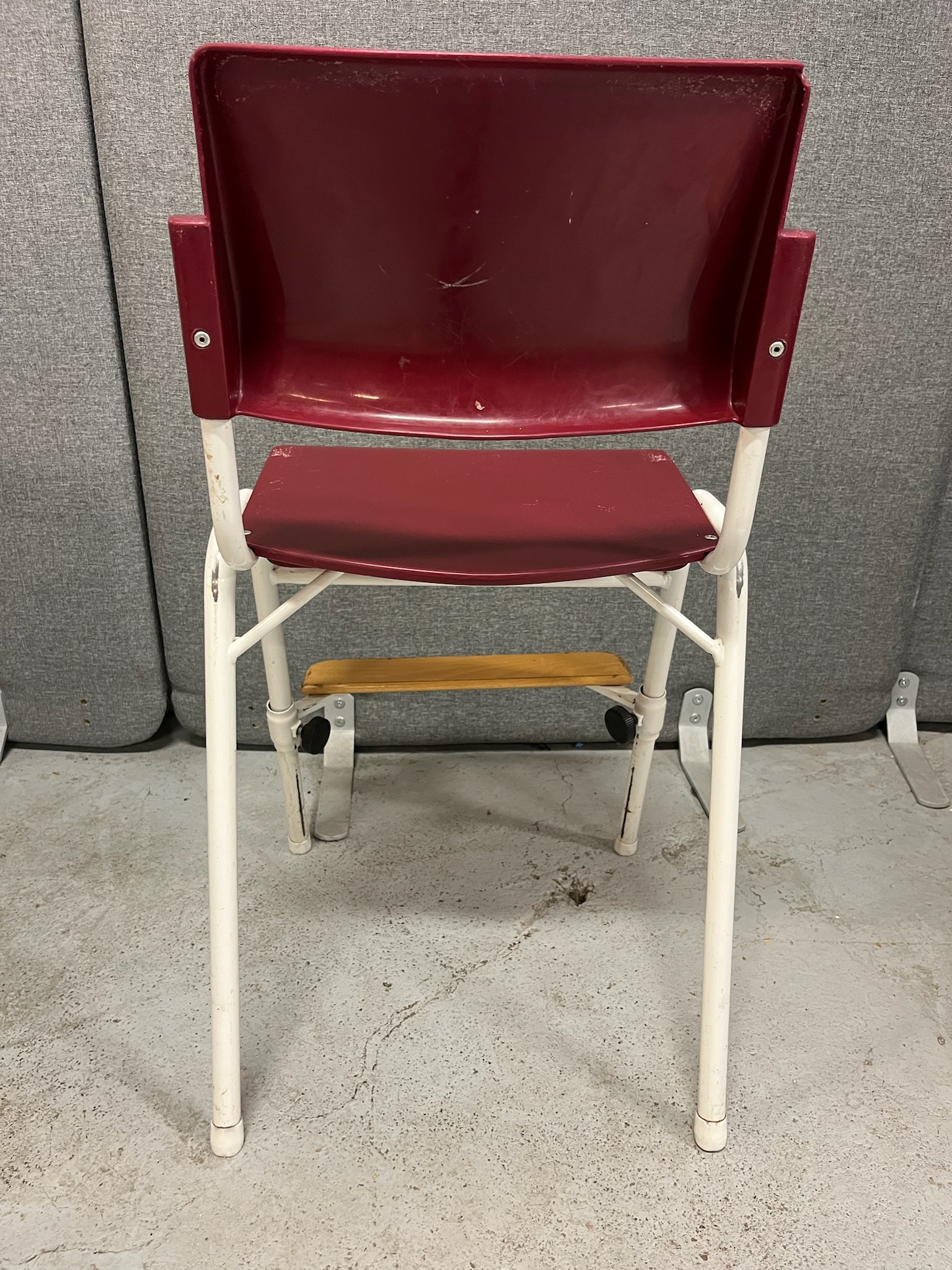 SELT / SOLD Sterkbyggður skólastóll (41 stk.) 3