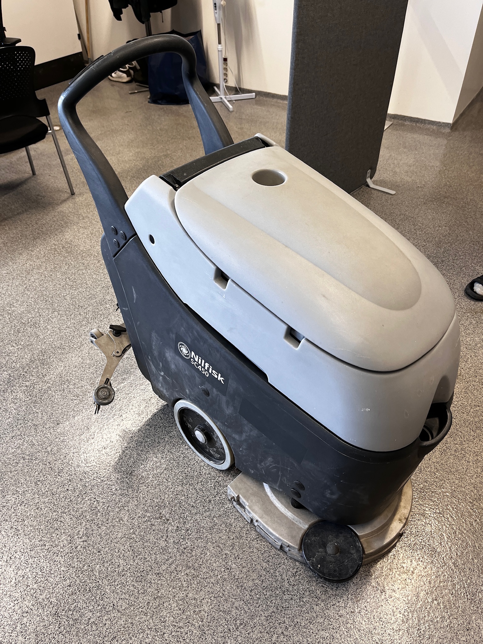 SELT / SOLD Nilfisk skúringavél SC450 2