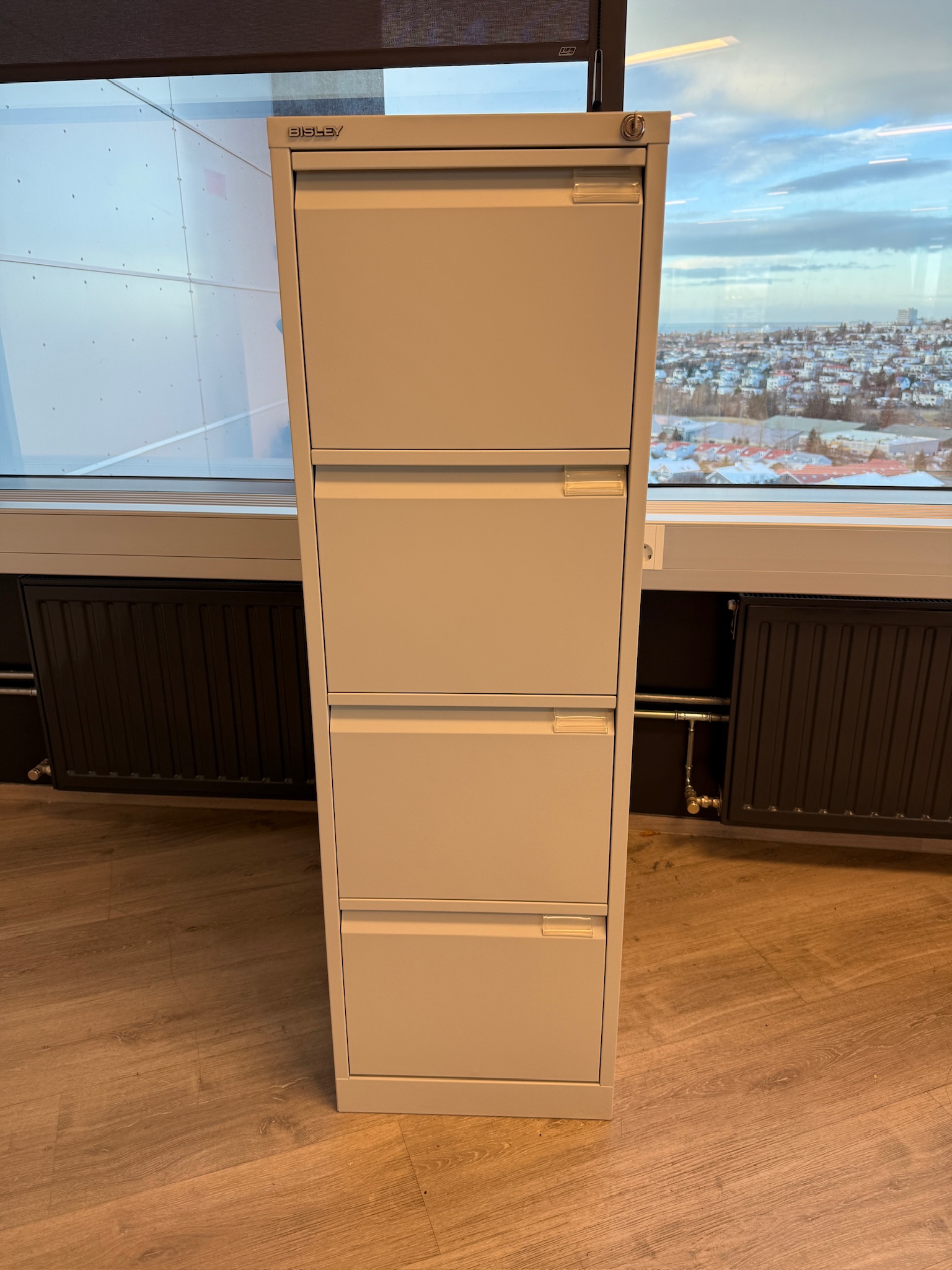 SELT / SOLD Bisley skjalaskápur m. lykli og hengimöppum 2