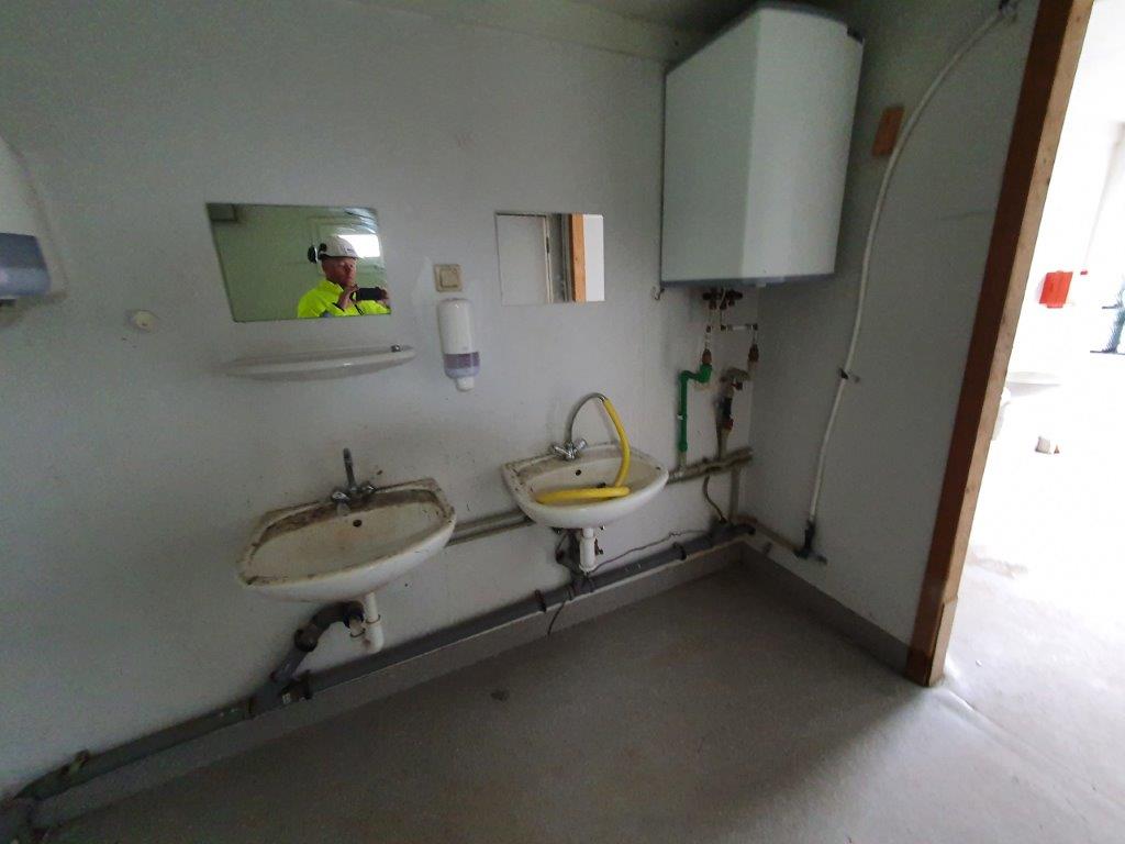 SELT / SOLD - WC - klósett skúr 2