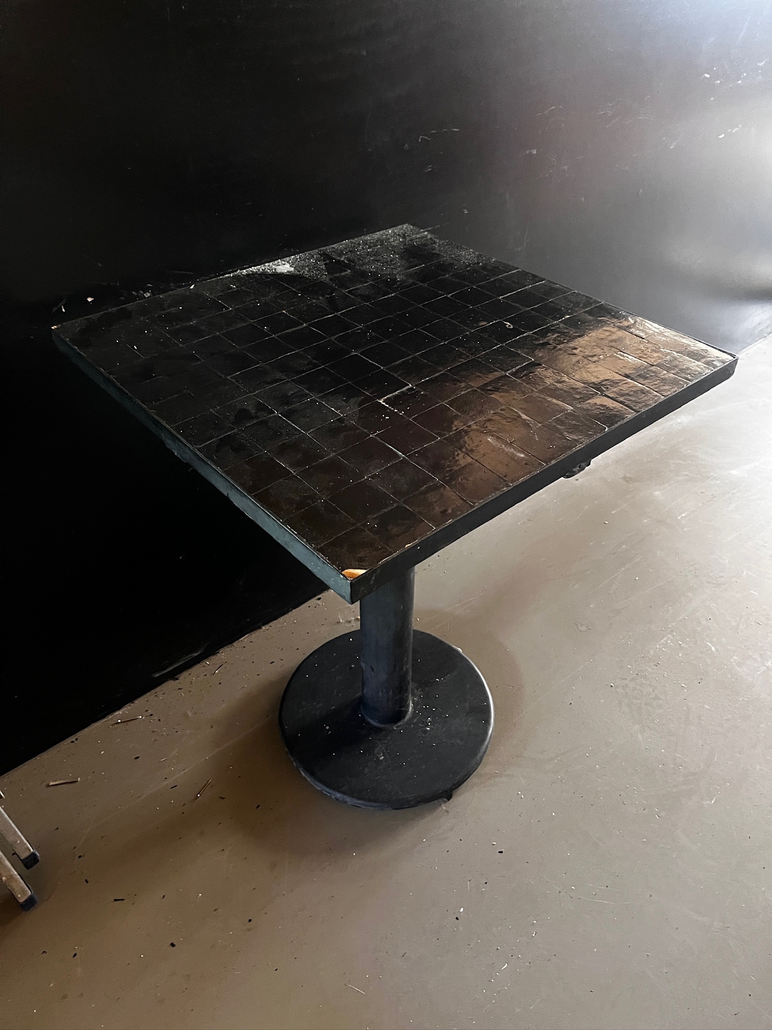 SELT / SOLD Eldhúsborð, 62 x 62 sm.