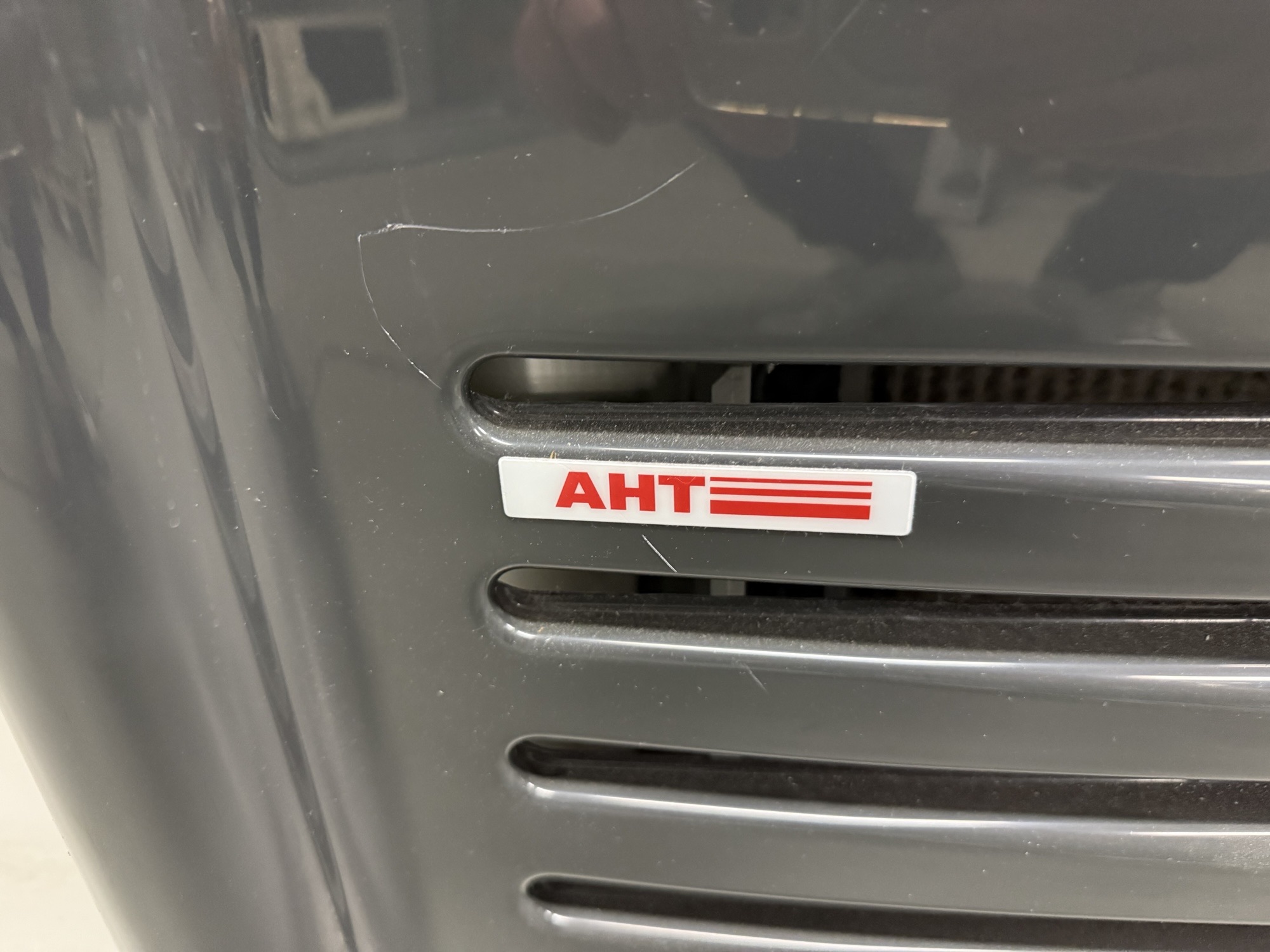 SELT / SOLD AHT hillukælir með gardínu frá Kælitækni 9