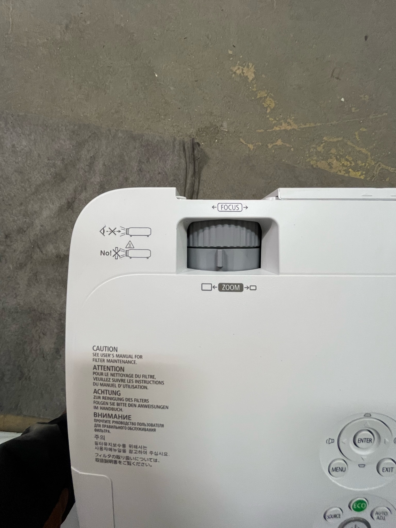 SELT / SOLD NEC M230w skjávarpi ásamt loftafestingu 6