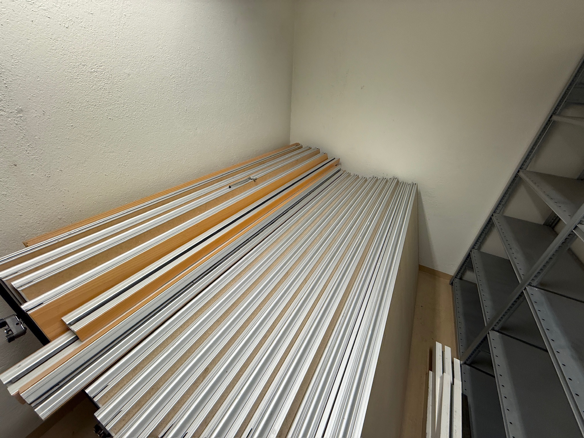 Felliveggur, 8 flekar, B960xH240sm. 3
