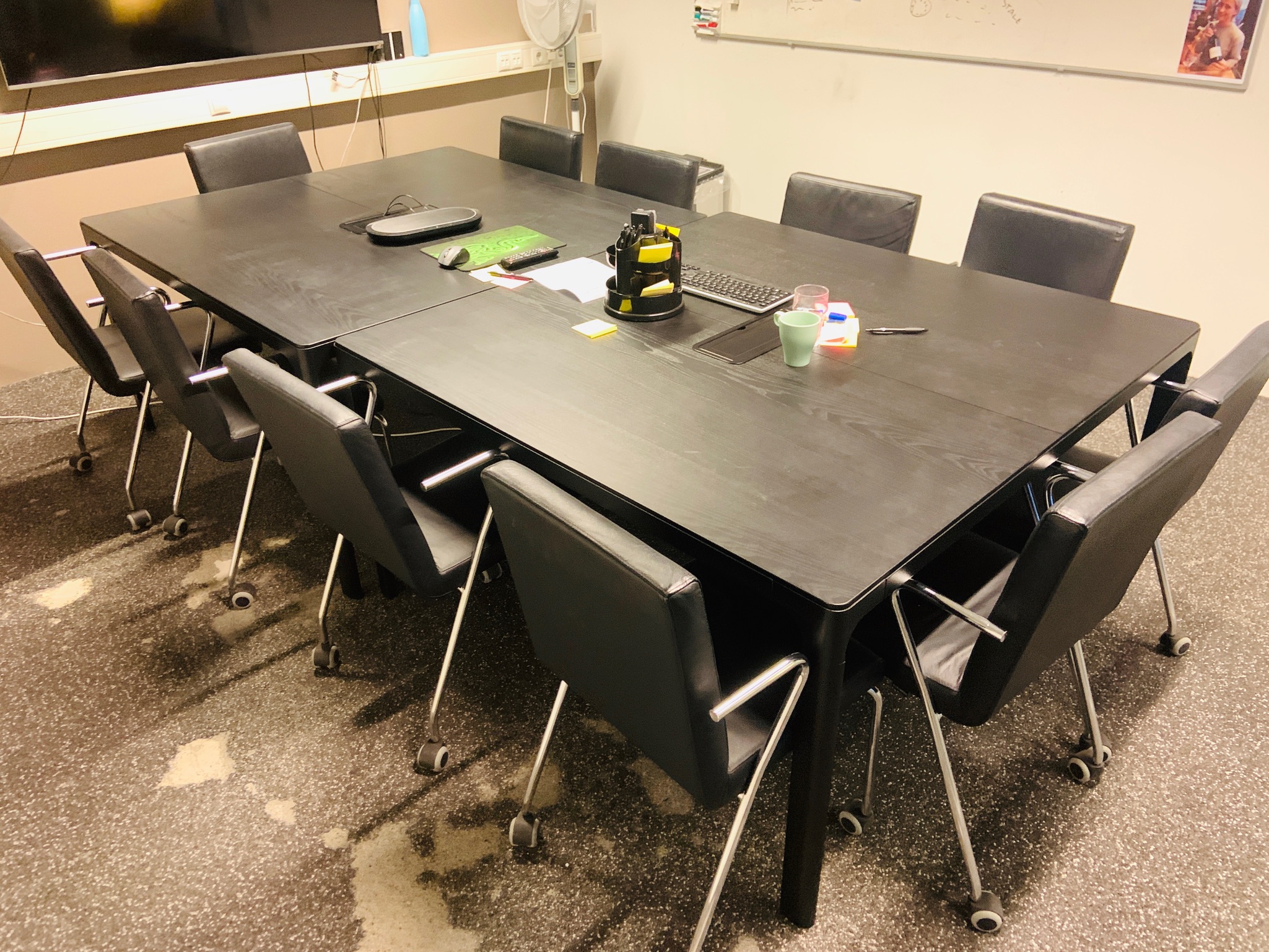 Selt - Fundarborð 8 manna - Meeting table for 8 people