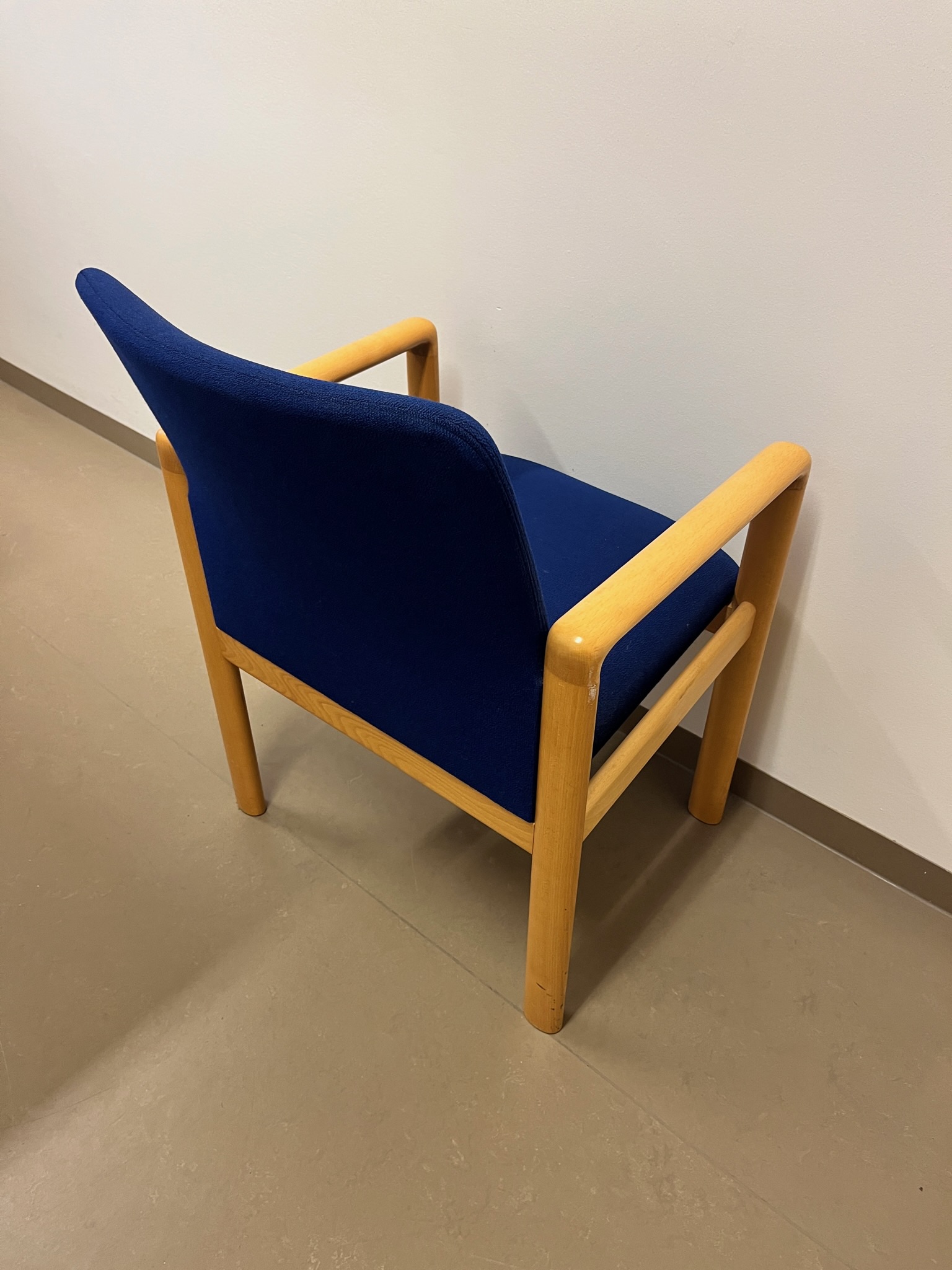 SELT / SOLD Vandaðir fundarstólar - biðstofustólar 3