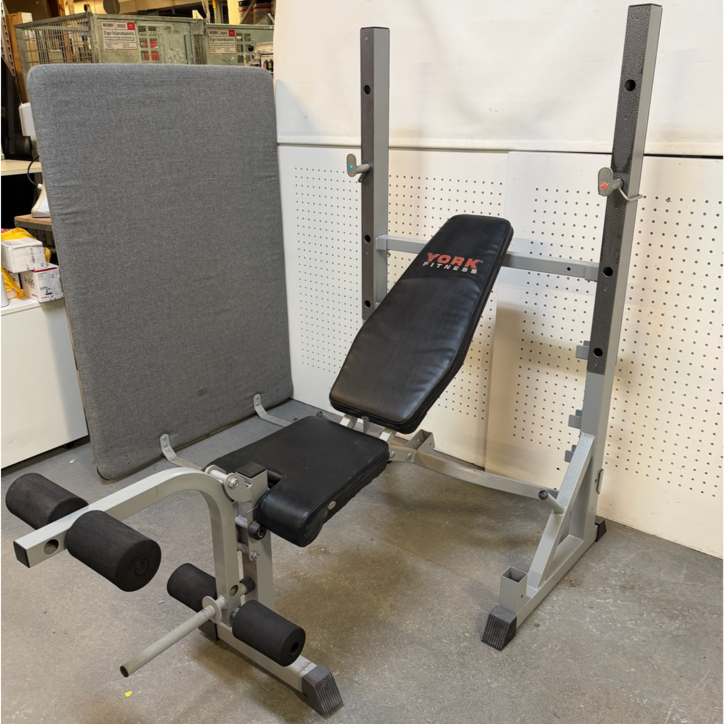 SELT / SOLD Stillanlegur York Fitness lyftingabekkur frá Hreysti