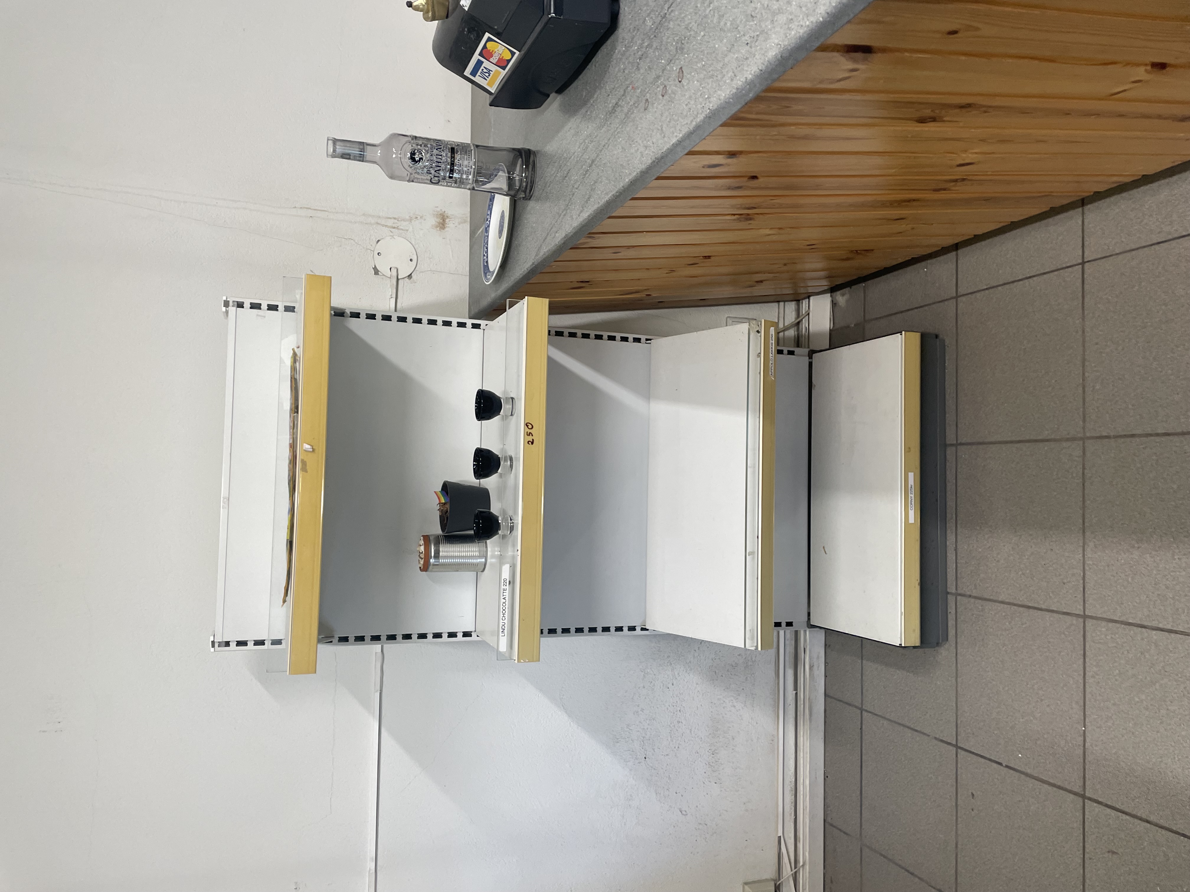 SELT / SOLD Verslunarhillur 40fm. 2
