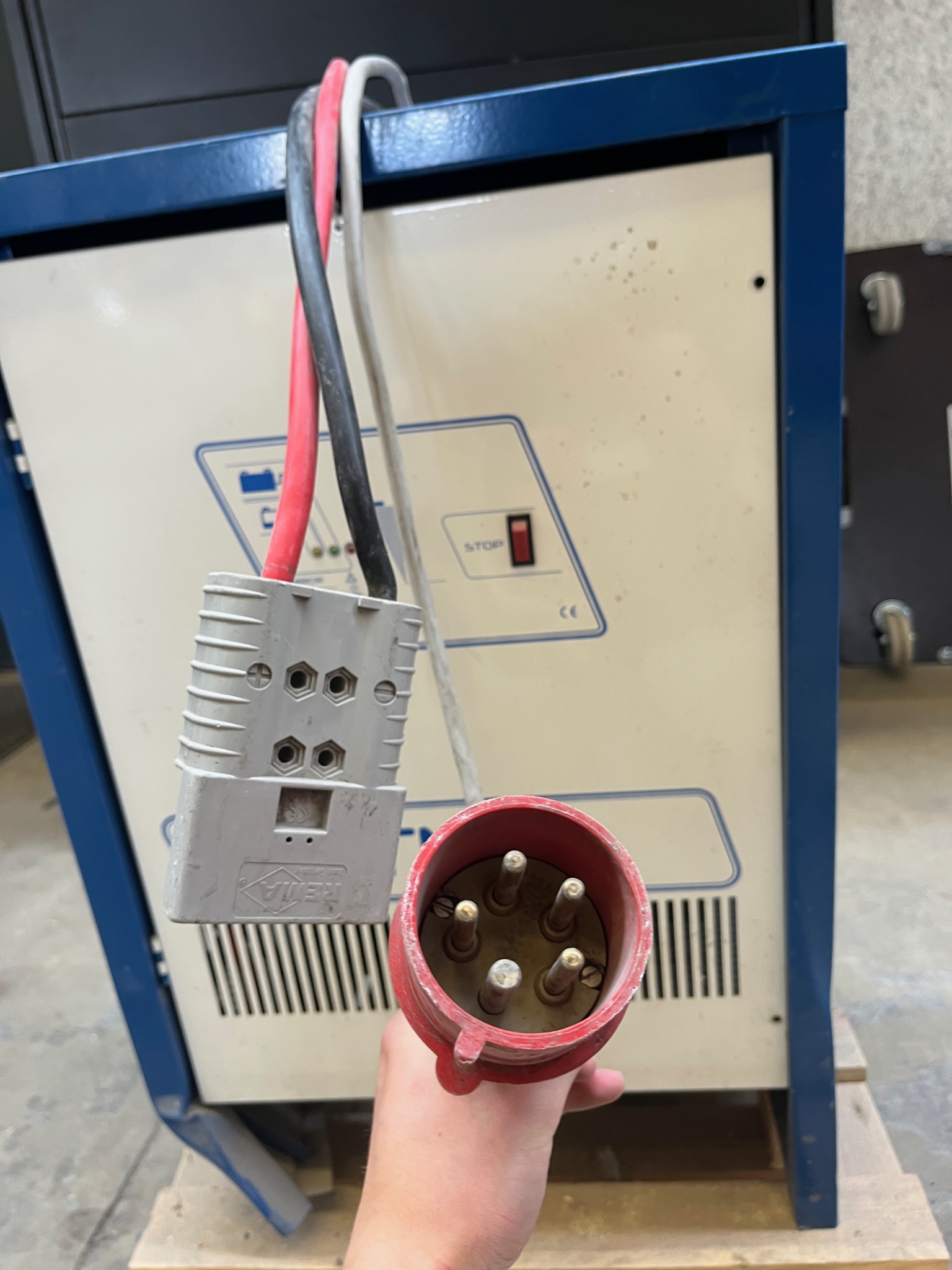 Hleðslustöð fyrir lyftara RTM 2 - 150 AMP - forklift battery charger 7