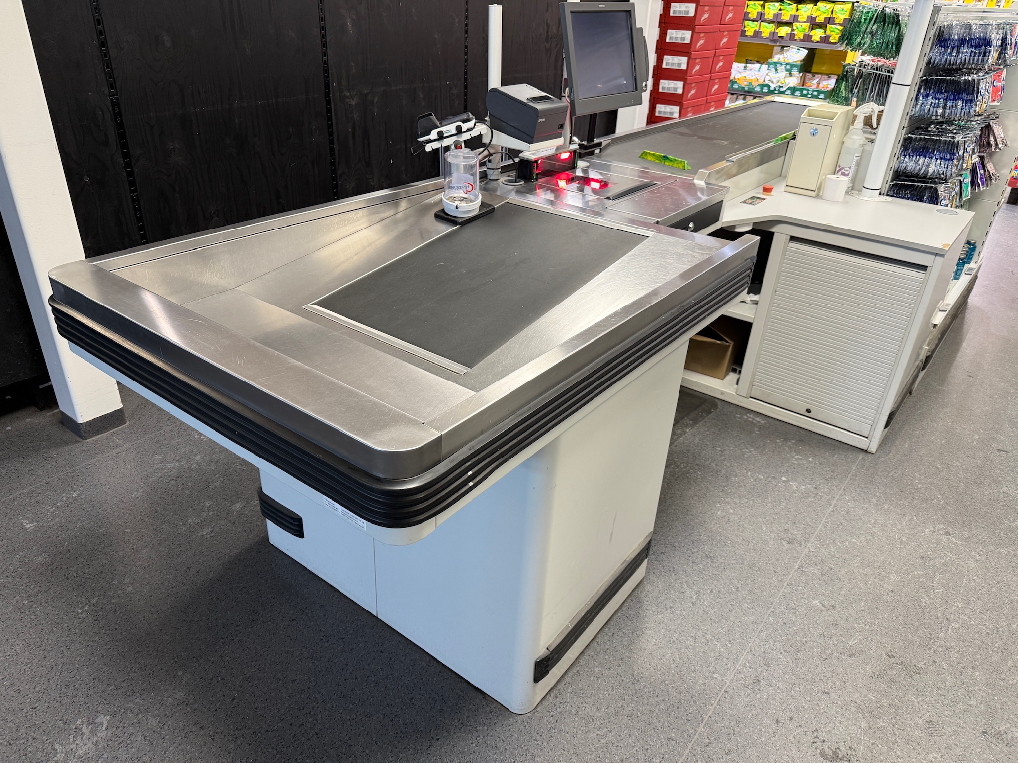 SELT / SOLD Afgreiðslufæribandaborð - ITAB Shop Concept 7