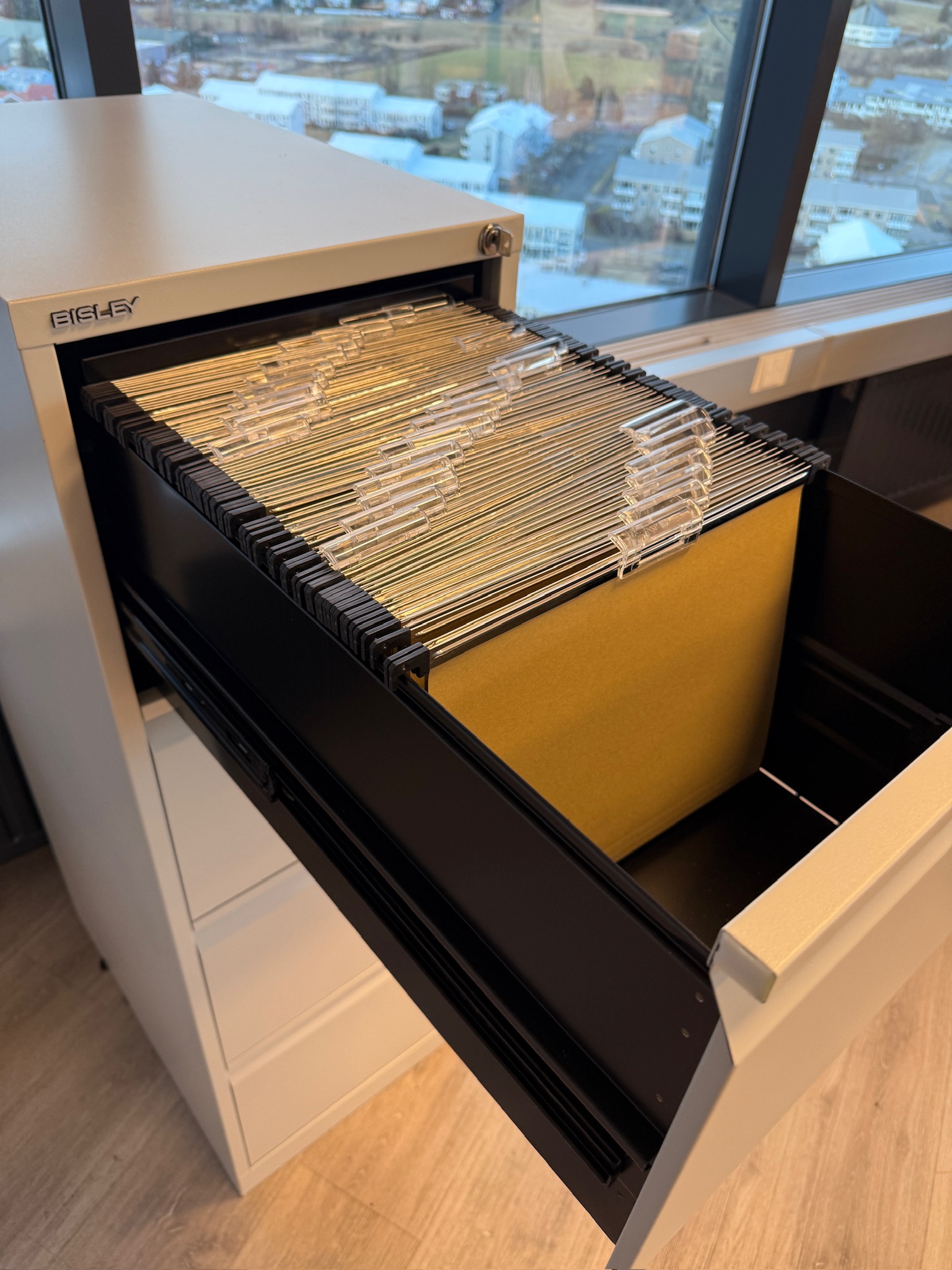 SELT / SOLD Bisley skjalaskápur m. lykli og hengimöppum 7