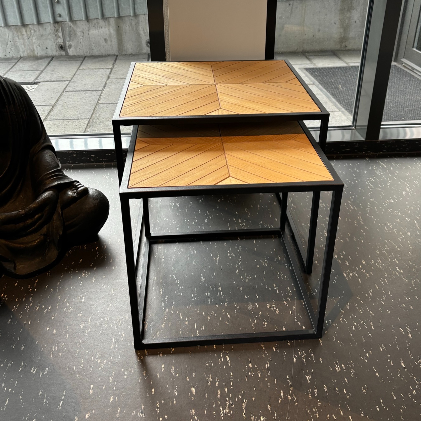 SELT / SOLD Innskotsborð
