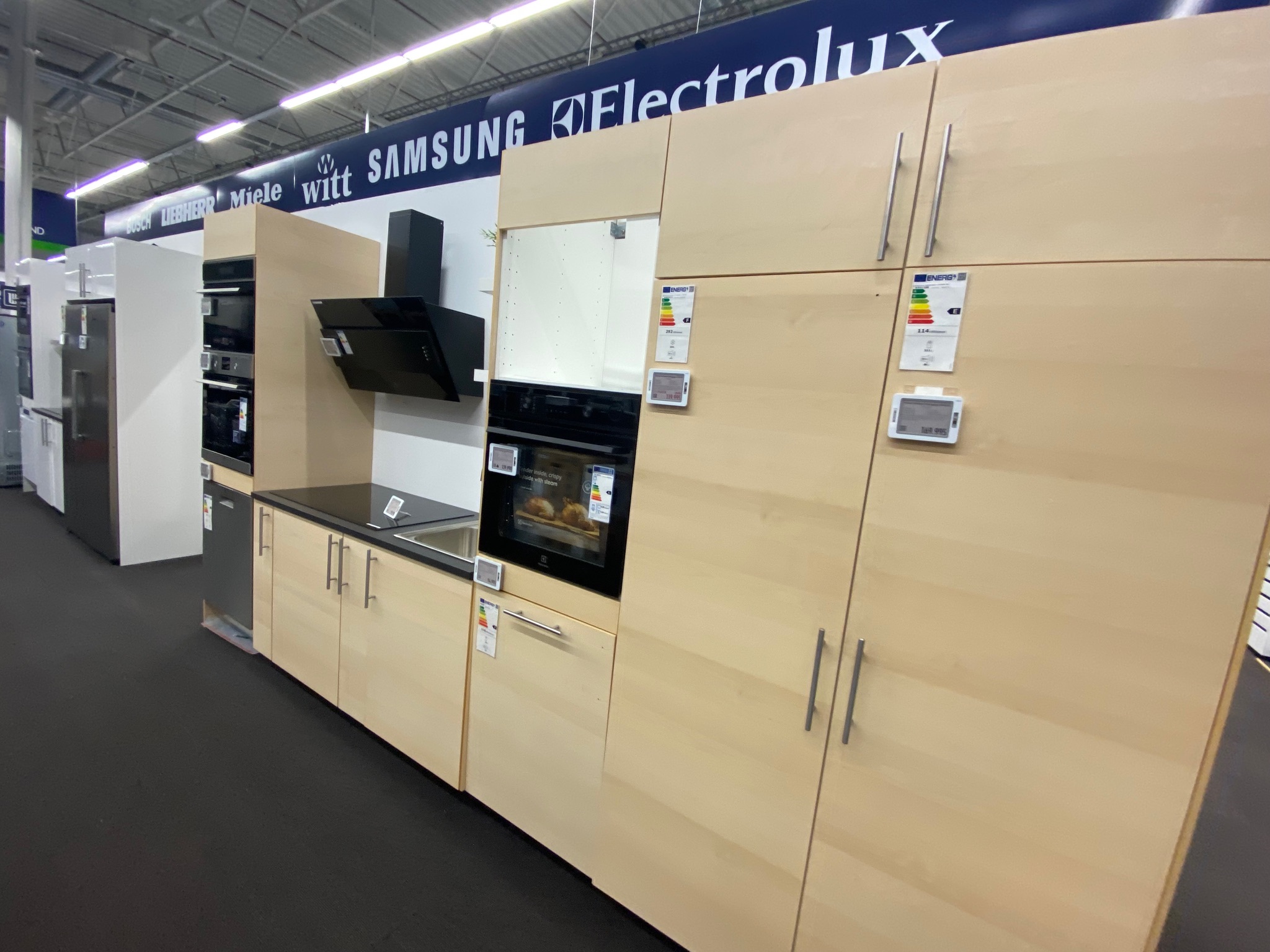 SELT / SOLD Eldhúsinnrétting með vaski án tækja, B410 x H228 x D62 sm.