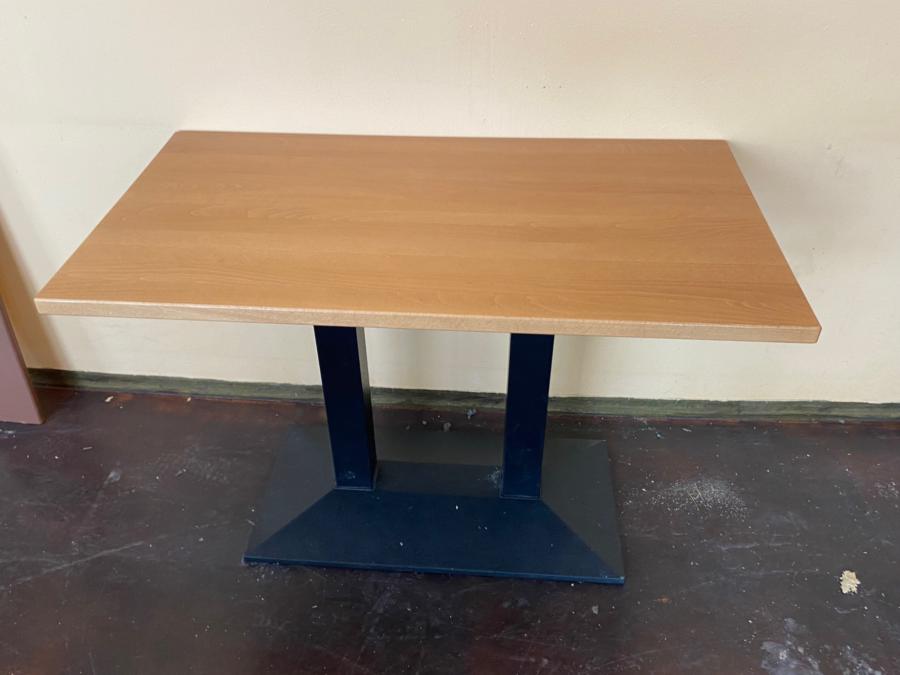 SELT / SOLD -- Eldhúsborð, 110 x 60 sm. (4 stk.)