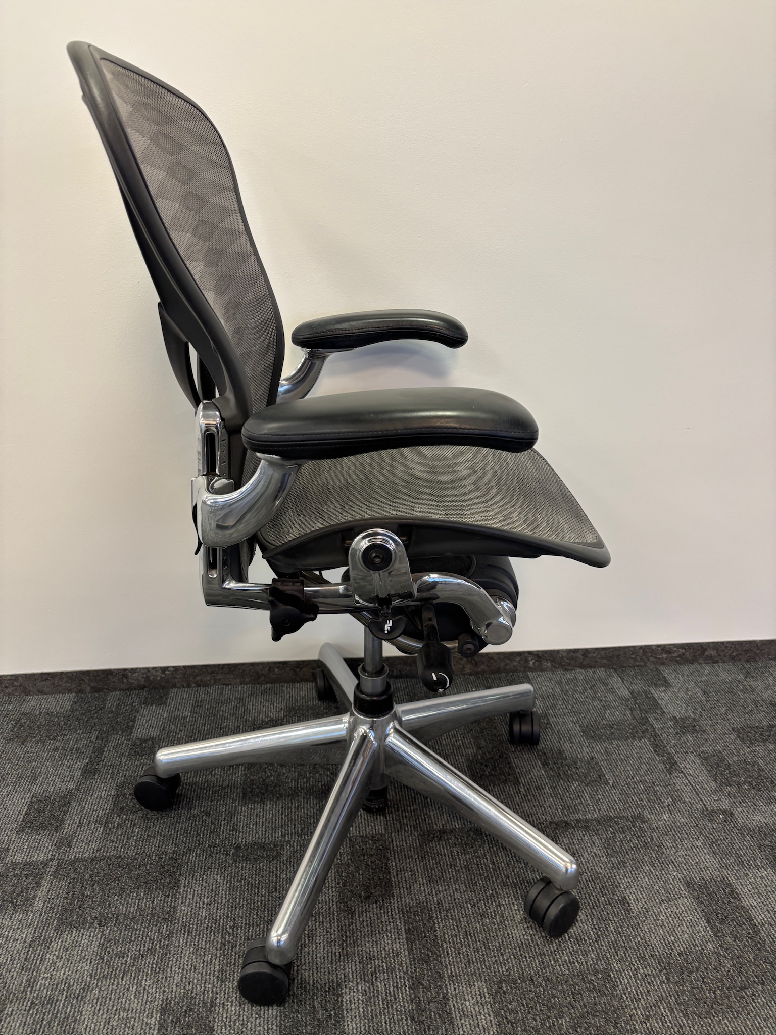 SELT / SOLD Herman Miller Aeron, B stærð 13