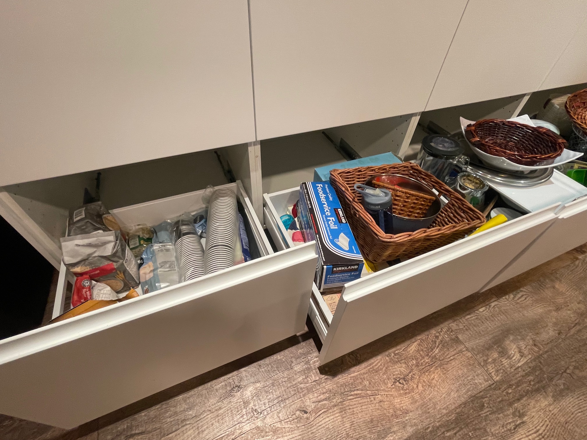 SELT / SOLD IKEA skápainnrétting, B244 x D63 x H92 sm. 6