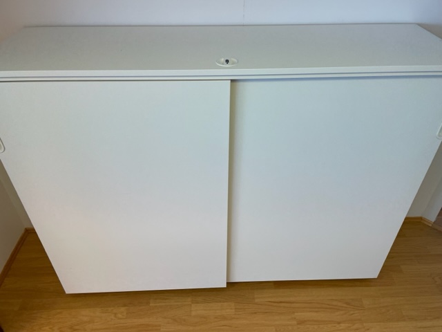 SELT / SOLD - IKEA skenkur með rennihurðum og læsingu (4 stk.) 2