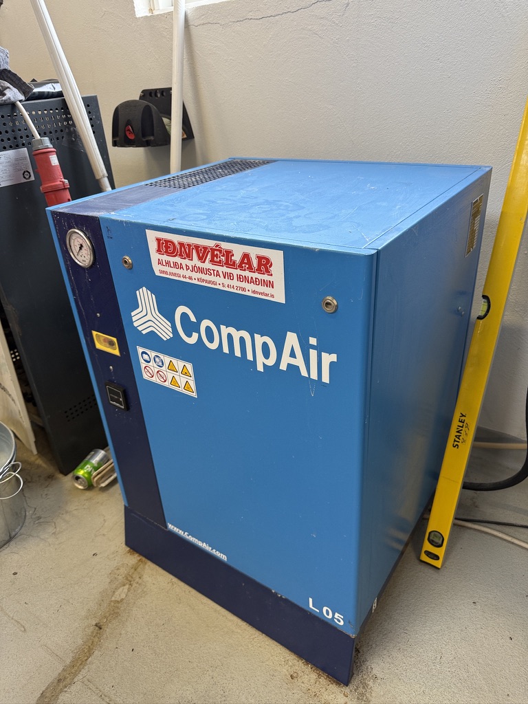 SELT / SOLD - CompAir L05 skrúfukompressor með búnaði 3