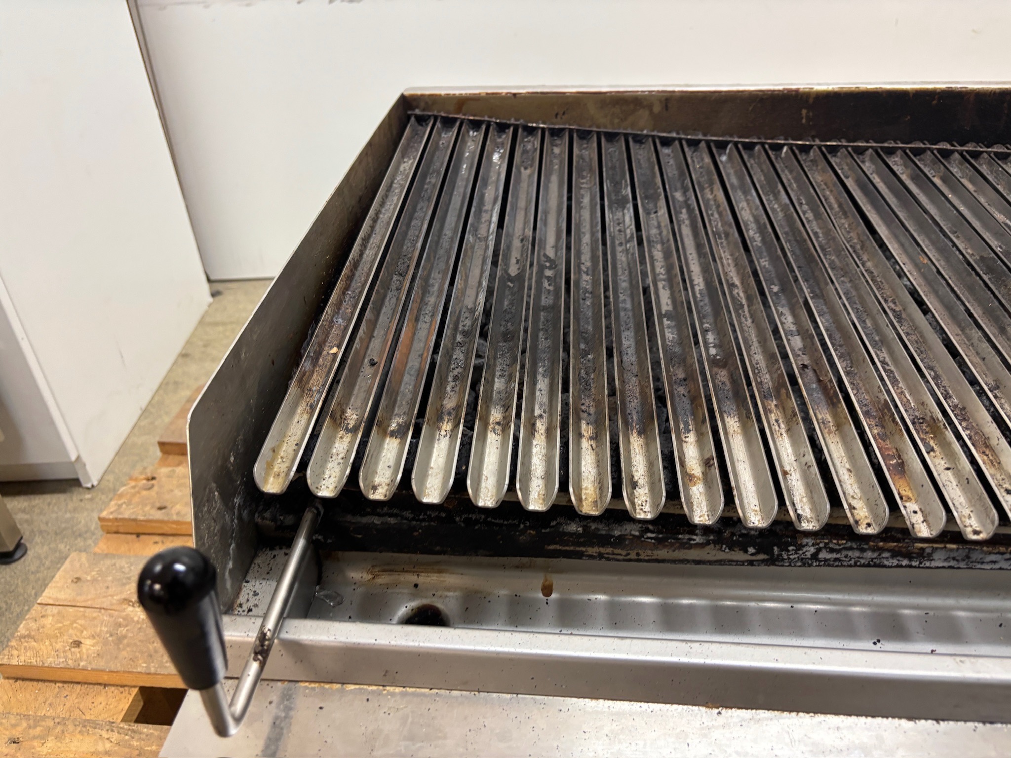 SELT / SOLD Grillvapor gasgrill, B80 x D80 x H41 sm. 10